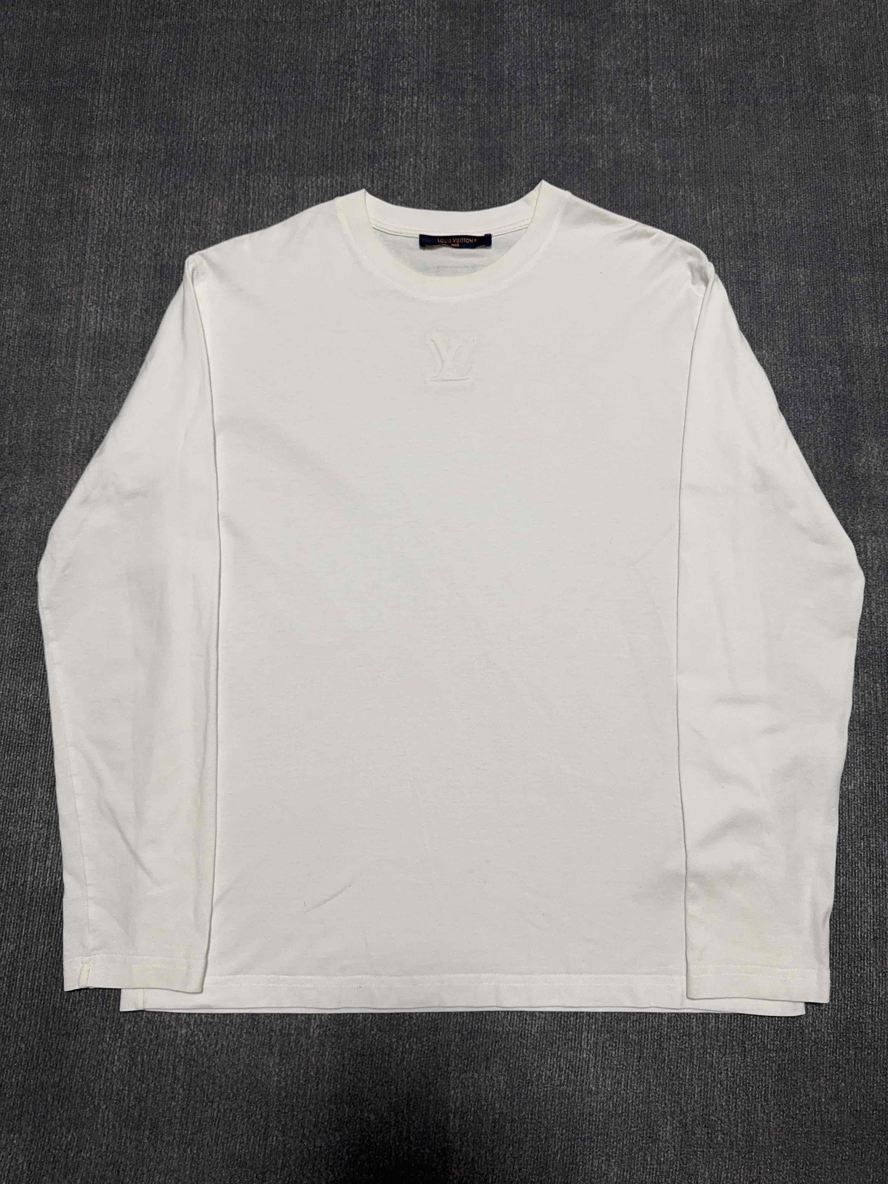 Louis Vuitton Louis Vuitton Debossed Logo Long Sleeve T-Shirt Size L Size US L / EU 52-54 / 3 - 1 Thumbnail