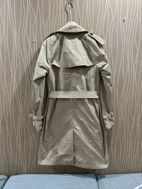 Burberry Burberry Classic Khaki Green Women's Trench Coat. Size M / US 6-8 / IT 42-44 - 2 Thumbnail