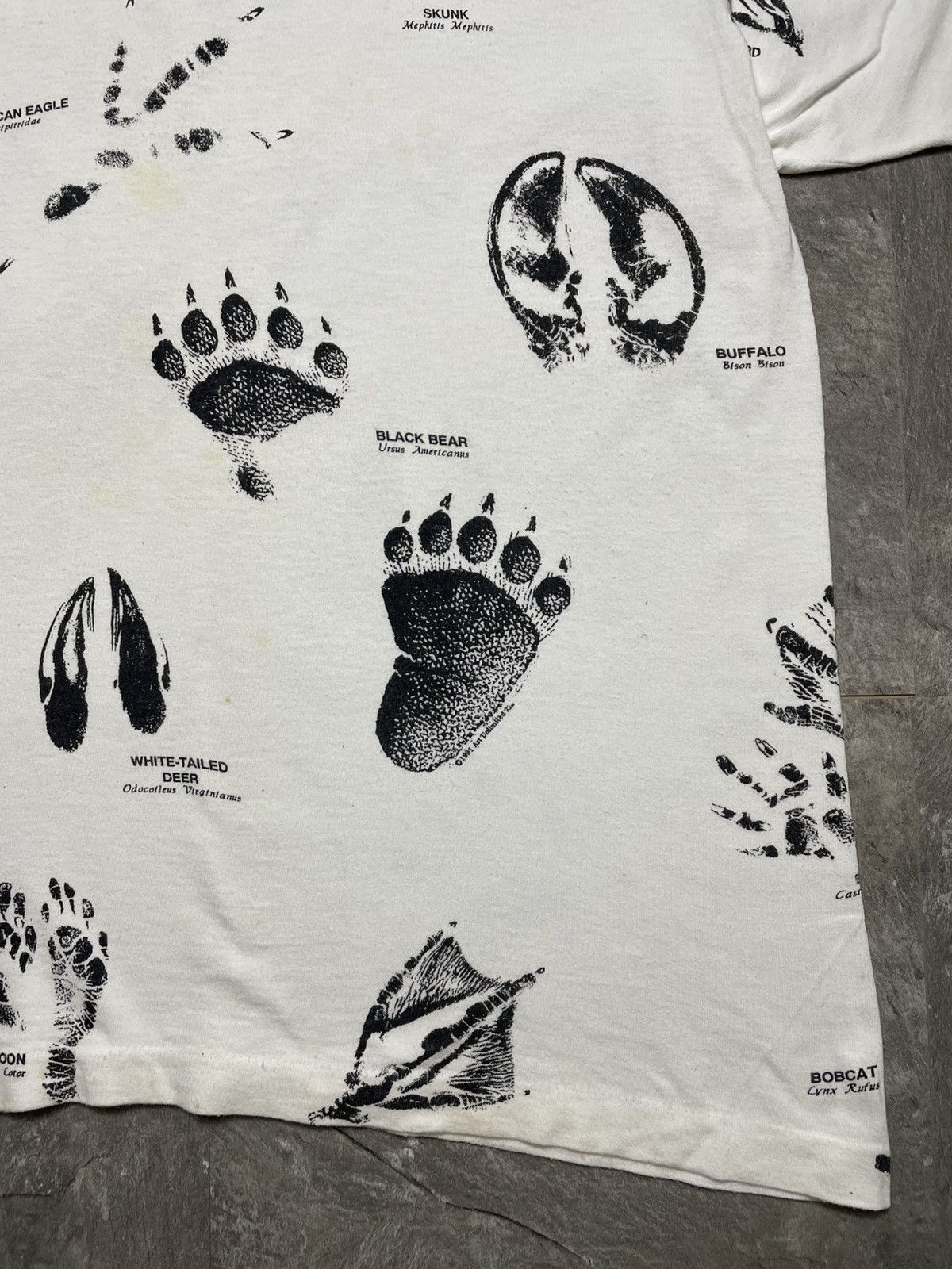 Vintage Vintage 90s Alaska Wildlife Animal Foot print AOP art Shirt Size US L / EU 52-54 / 3 - 3 Thumbnail