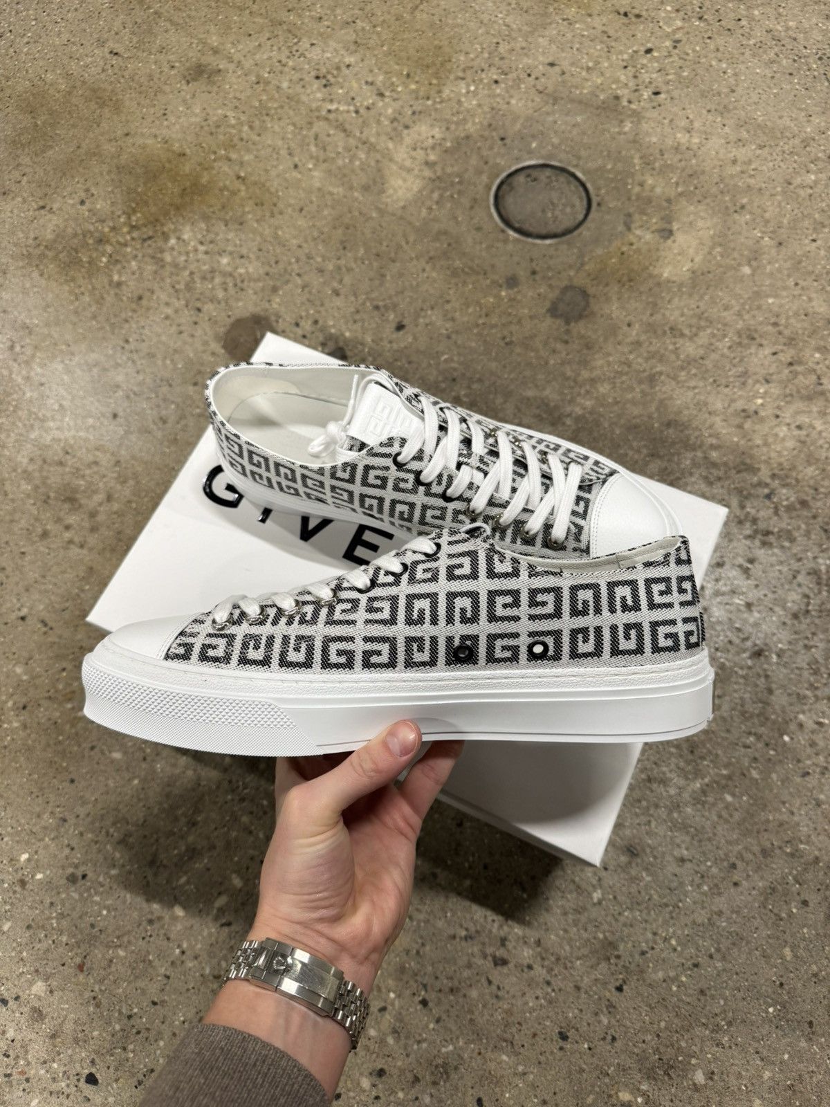 Givenchy Givenchy City 4G Low Top Sneaker NEW 750$ Size US 12 / EU 45 - 4 Thumbnail