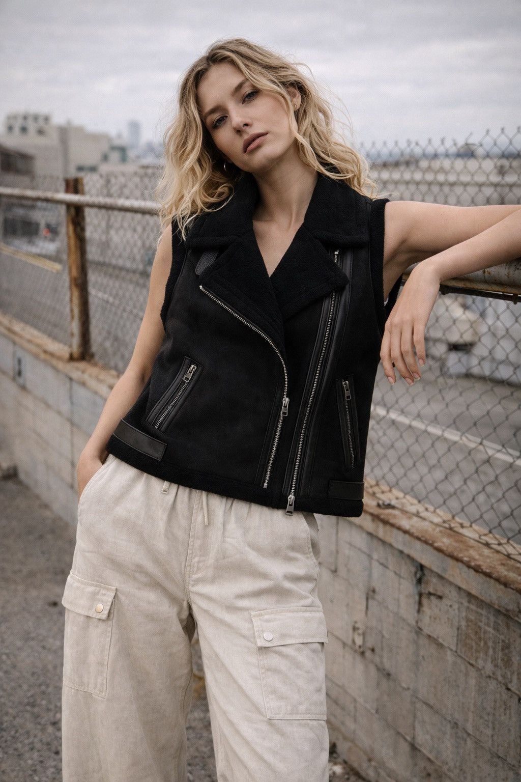 Other Noir Faux Shearling Vest Black Biker-Style Sleeveless Jacket Size ONE SIZE - 1 Thumbnail