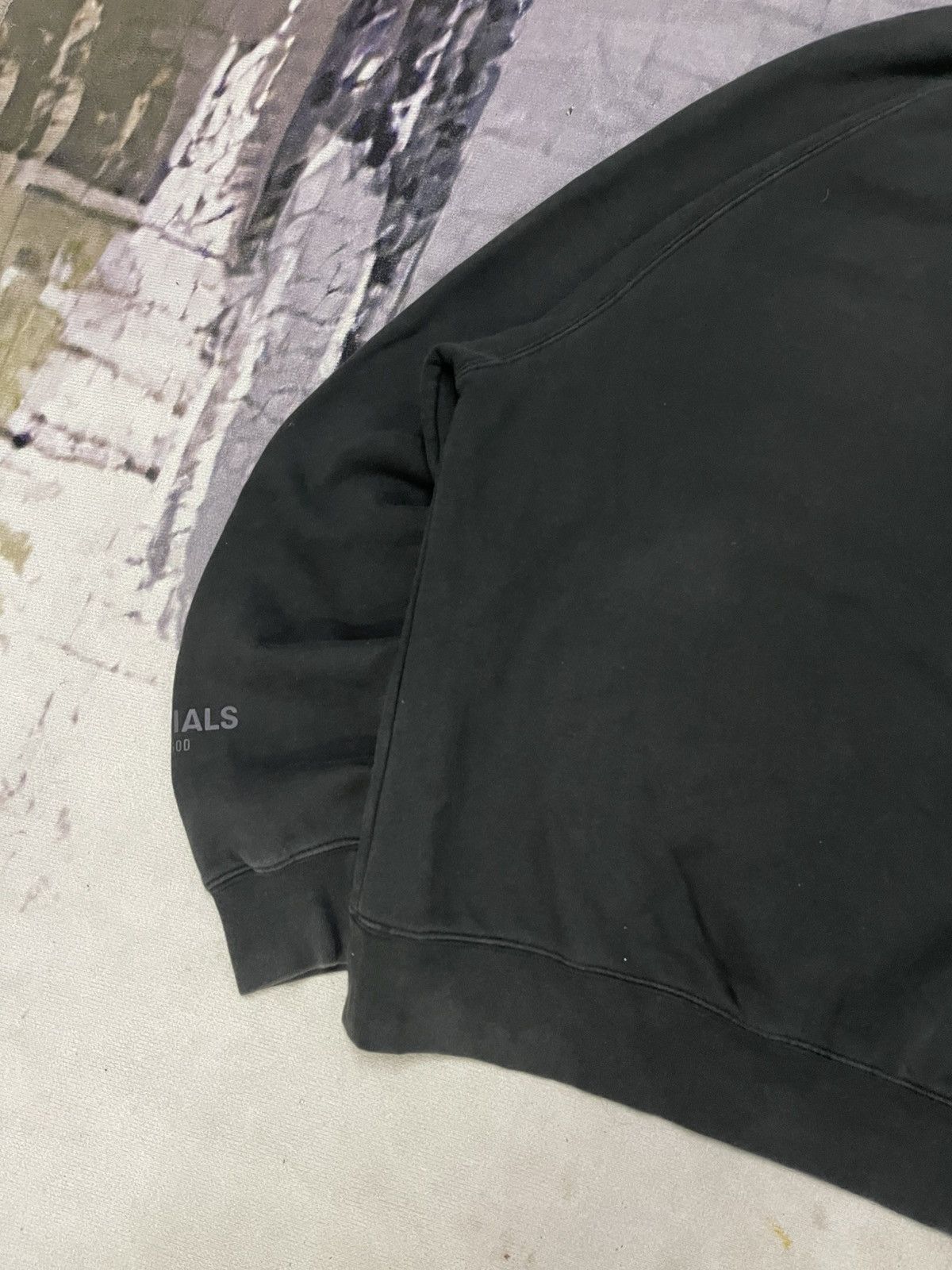 Fear of God ESSENTIALS FEAR OF GOD RUBBER LOGO CREWNECK OVERSIZE STYLE Size US S / EU 44-46 / 1 - 14 Thumbnail