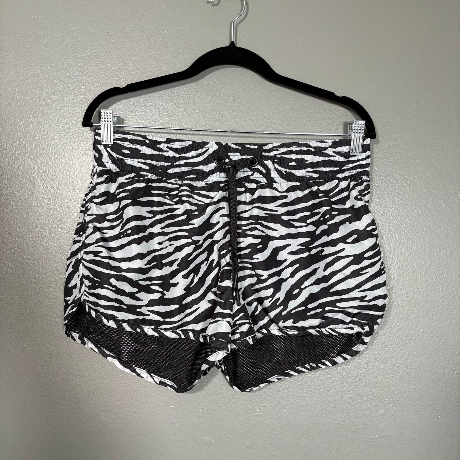 H&M H&M Sport Black & White Zebra Print Running Shorts - Size 10 Size 32" / US 10 / IT 46 - 1 Thumbnail
