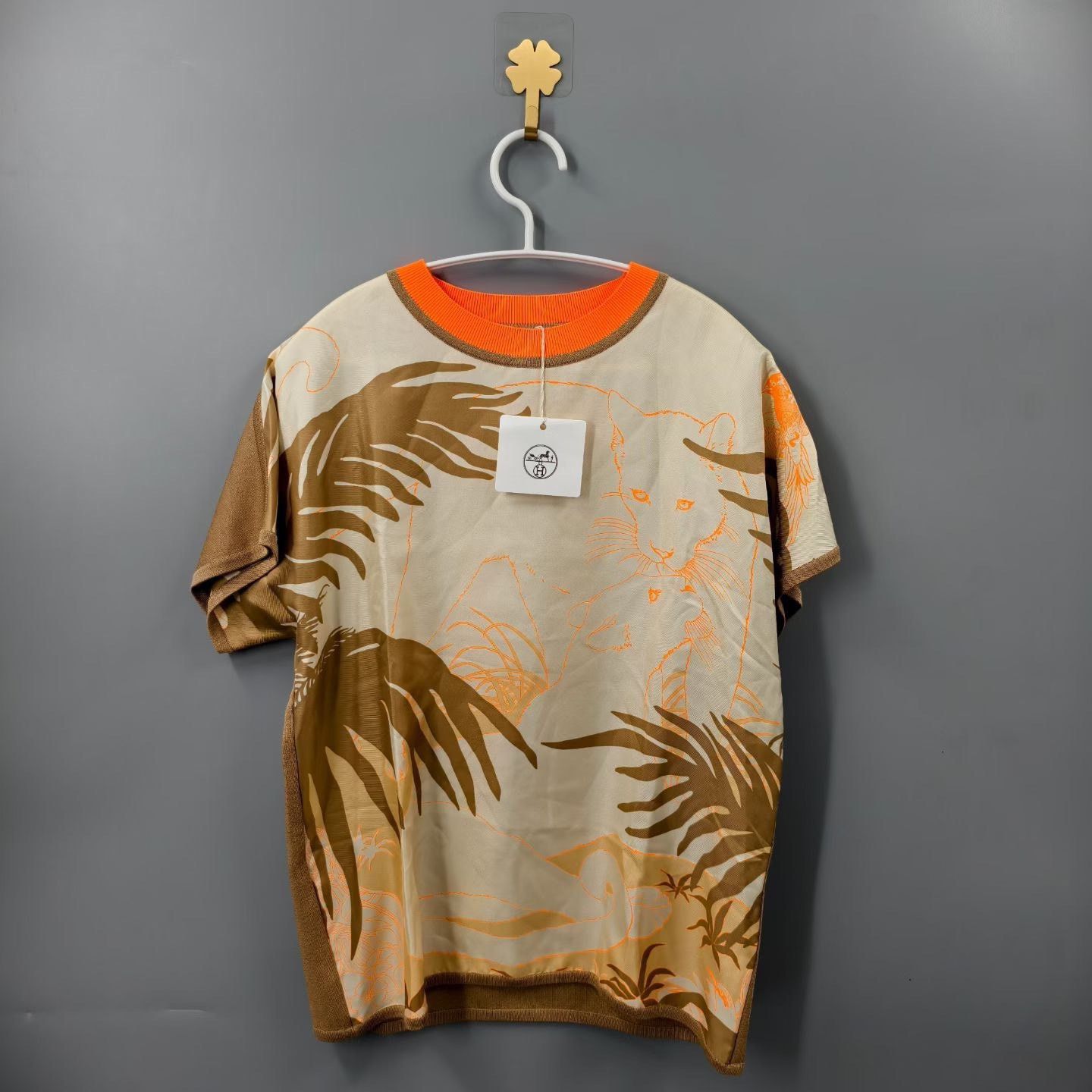 Hermes Hermes Silk Printed T-Shirt M Women Size M / US 6-8 / IT 42-44 - 1 Thumbnail
