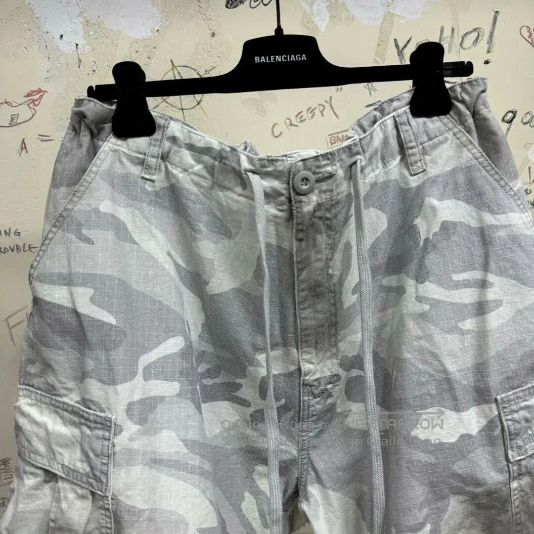 Balenciaga Balenciaga 24ss Camouflage Cargo Shorts. Size US 36 / EU 52 - 2 Thumbnail