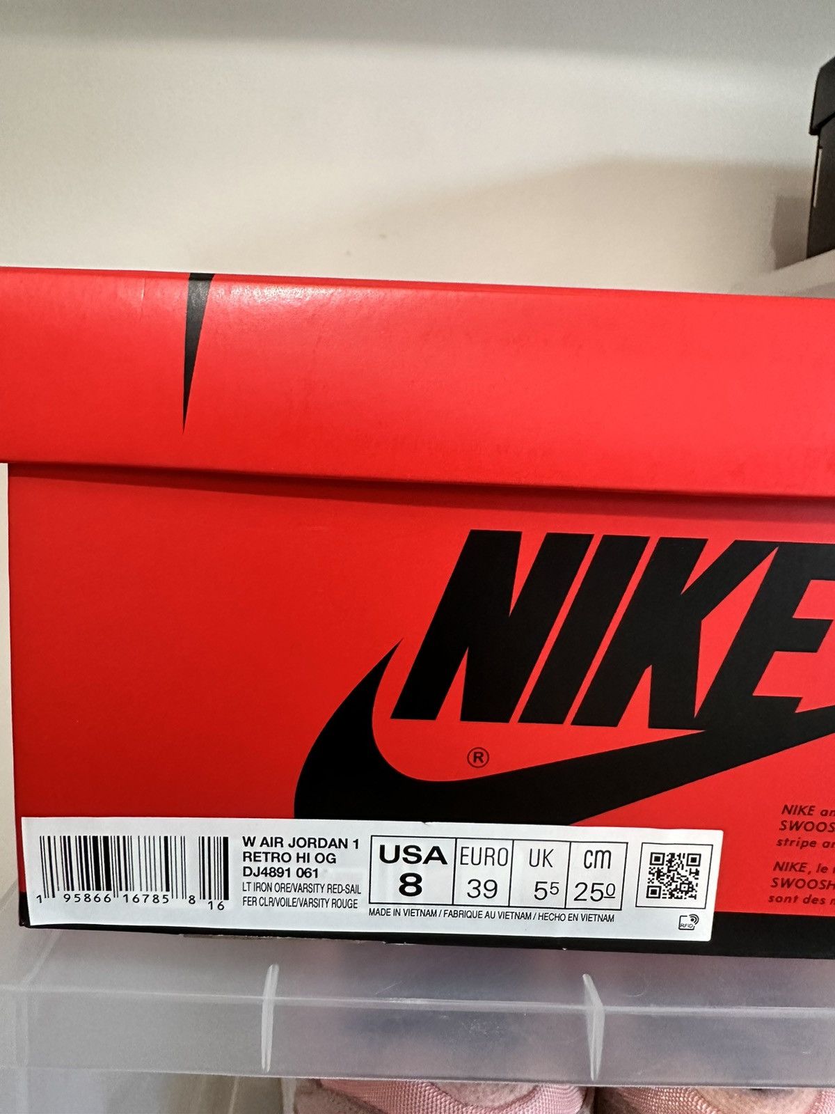 Jordan Brand × Nike Jordan 1 Retro High OG Varsity Red (Women's) Size US 8 / IT 38 - 6 Thumbnail