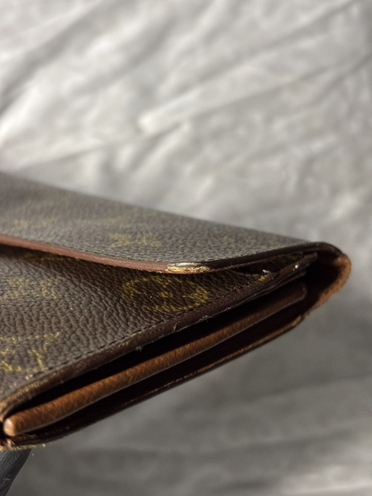 Louis Vuitton (very worn) Louis Vuitton Long Wallet Size ONE SIZE - 8 Thumbnail