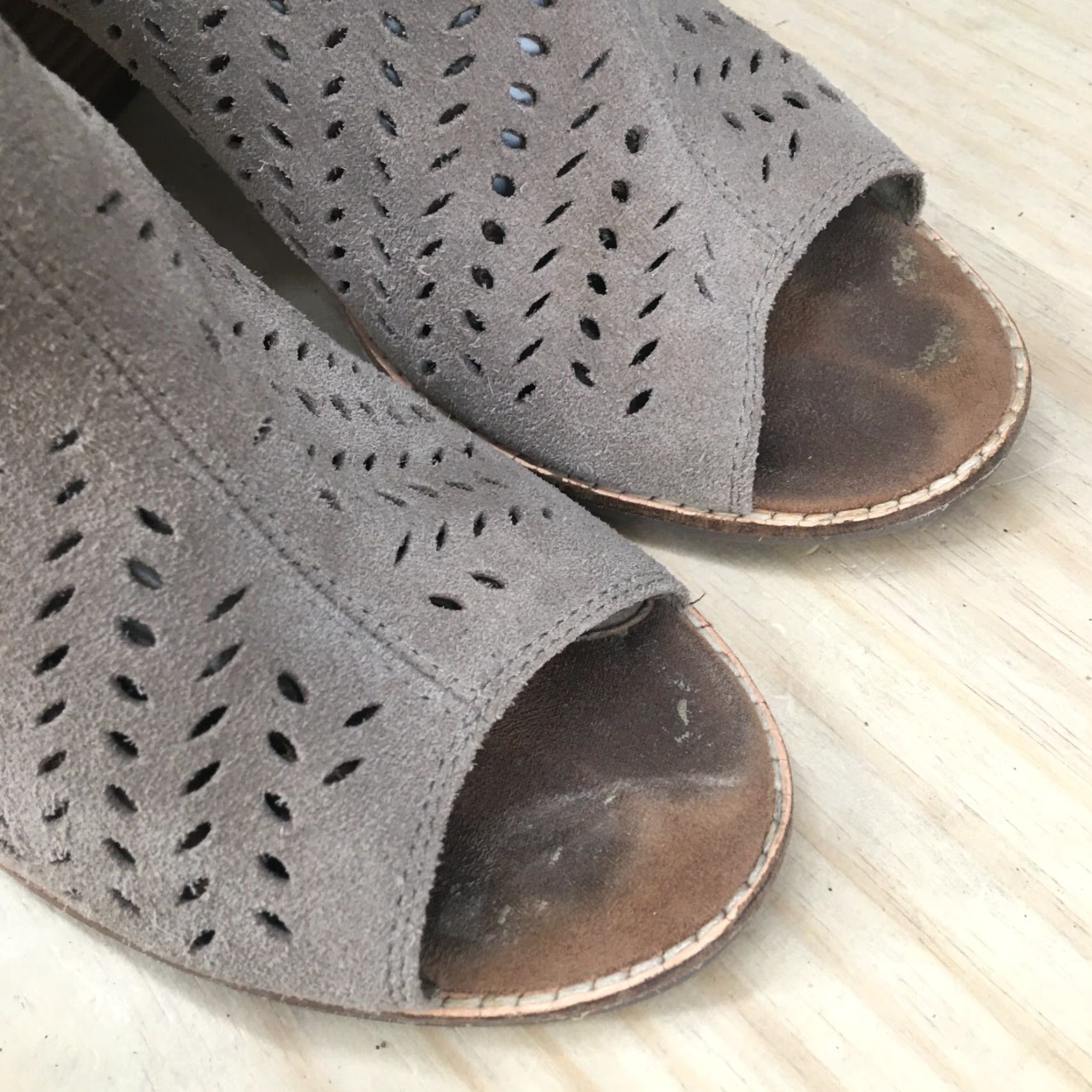 Toms TOMS Boots Womens 10 Casual Side Zip Ankle Bootie Gray Suede Peep Toe Heels Size US 10 / IT 40 - 4 Thumbnail