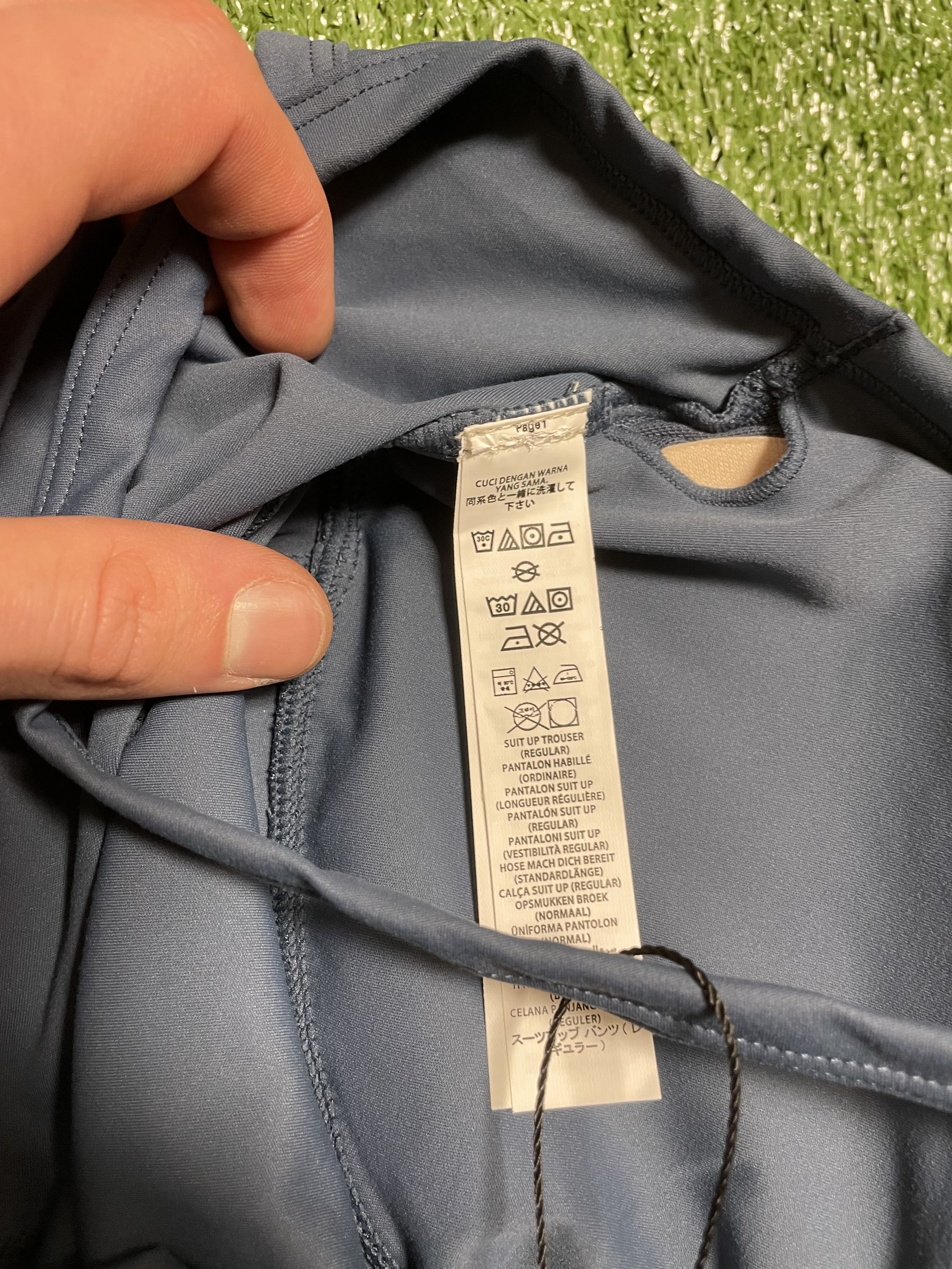 Alo Yoga NWT Alo Yoga Blue Sports Bra & Scrunch Butt Shorts Workout Size M / US 6-8 / IT 42-44 - 10 Thumbnail