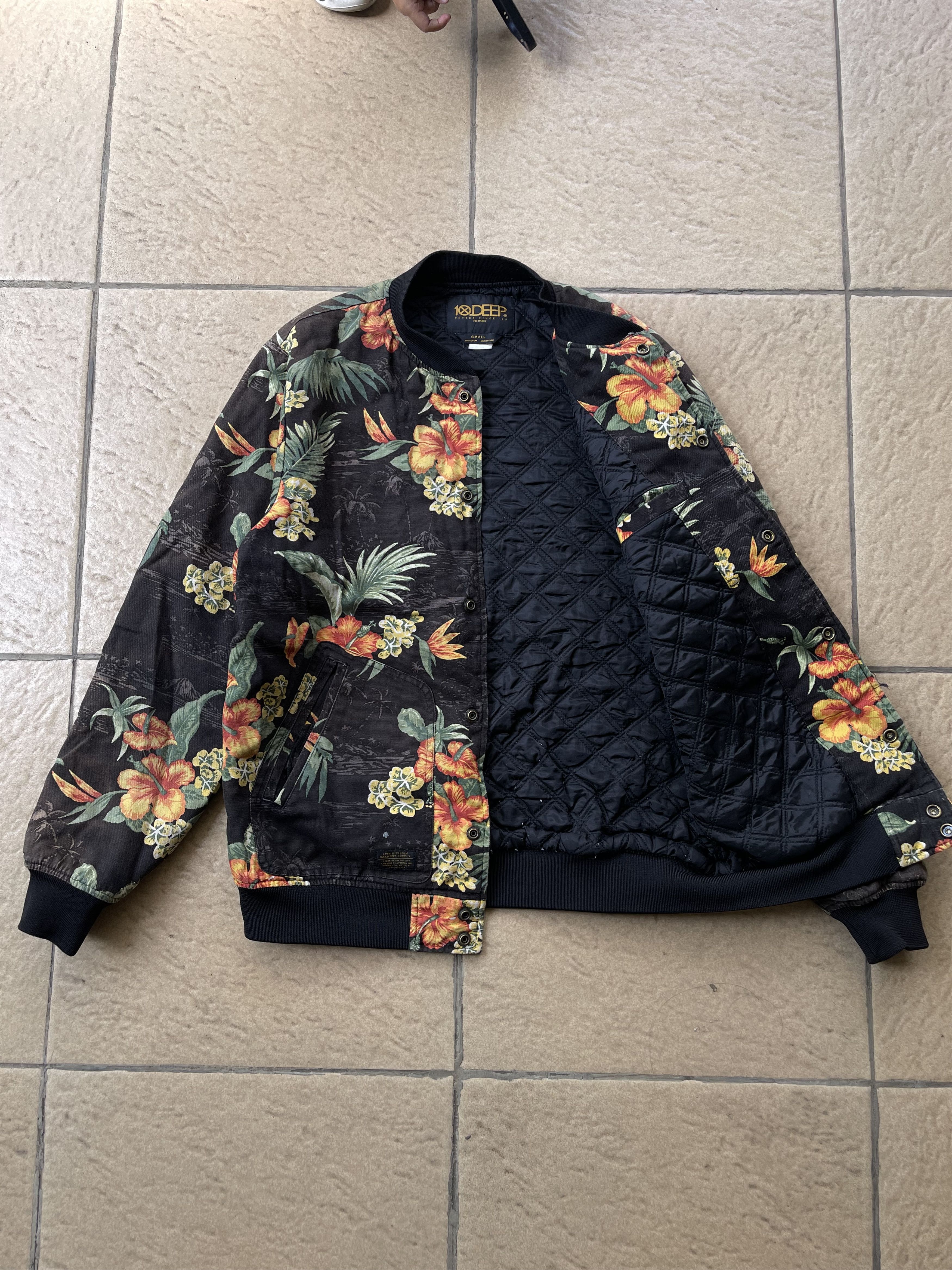 10 Deep Vintage 10.Deep Floral boomber jacket black tropical Hawaiia Size US S / EU 44-46 / 1 - 5 Thumbnail