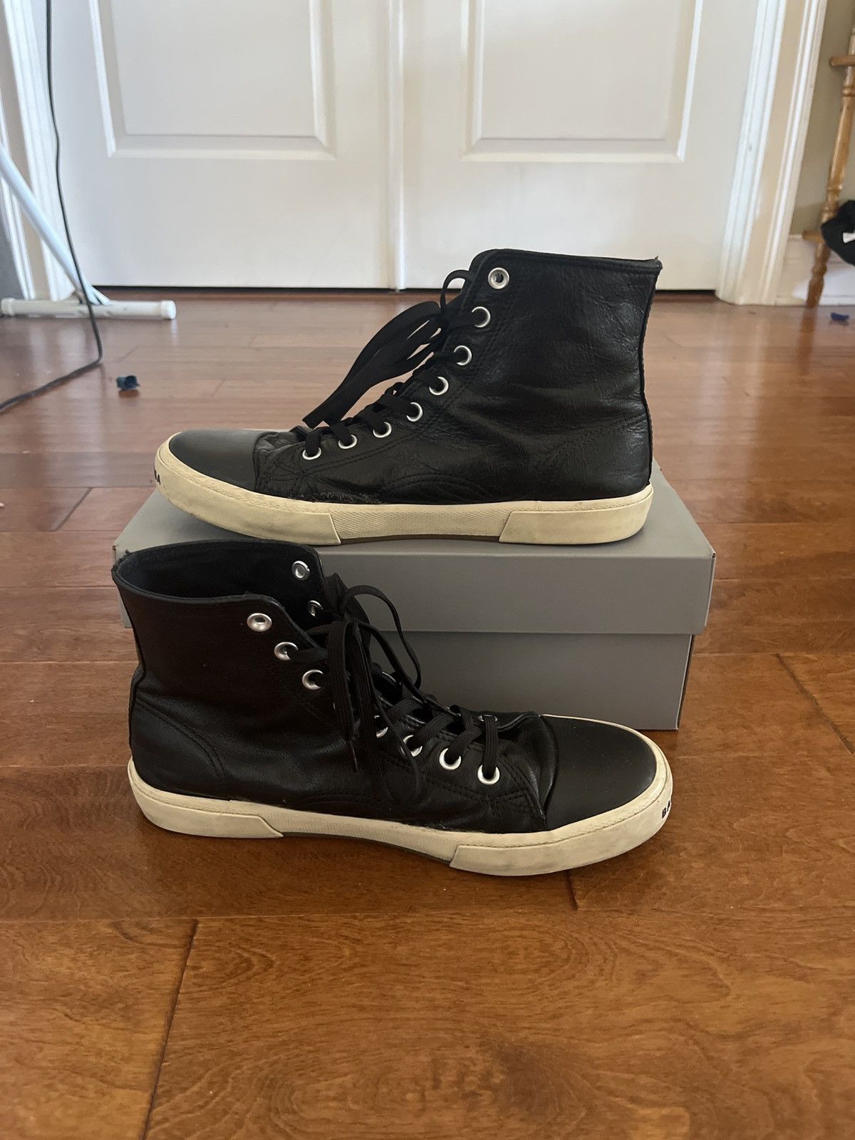 Balenciaga New Destroyed Paris Sneakers (41) Fits 41-42 US 8