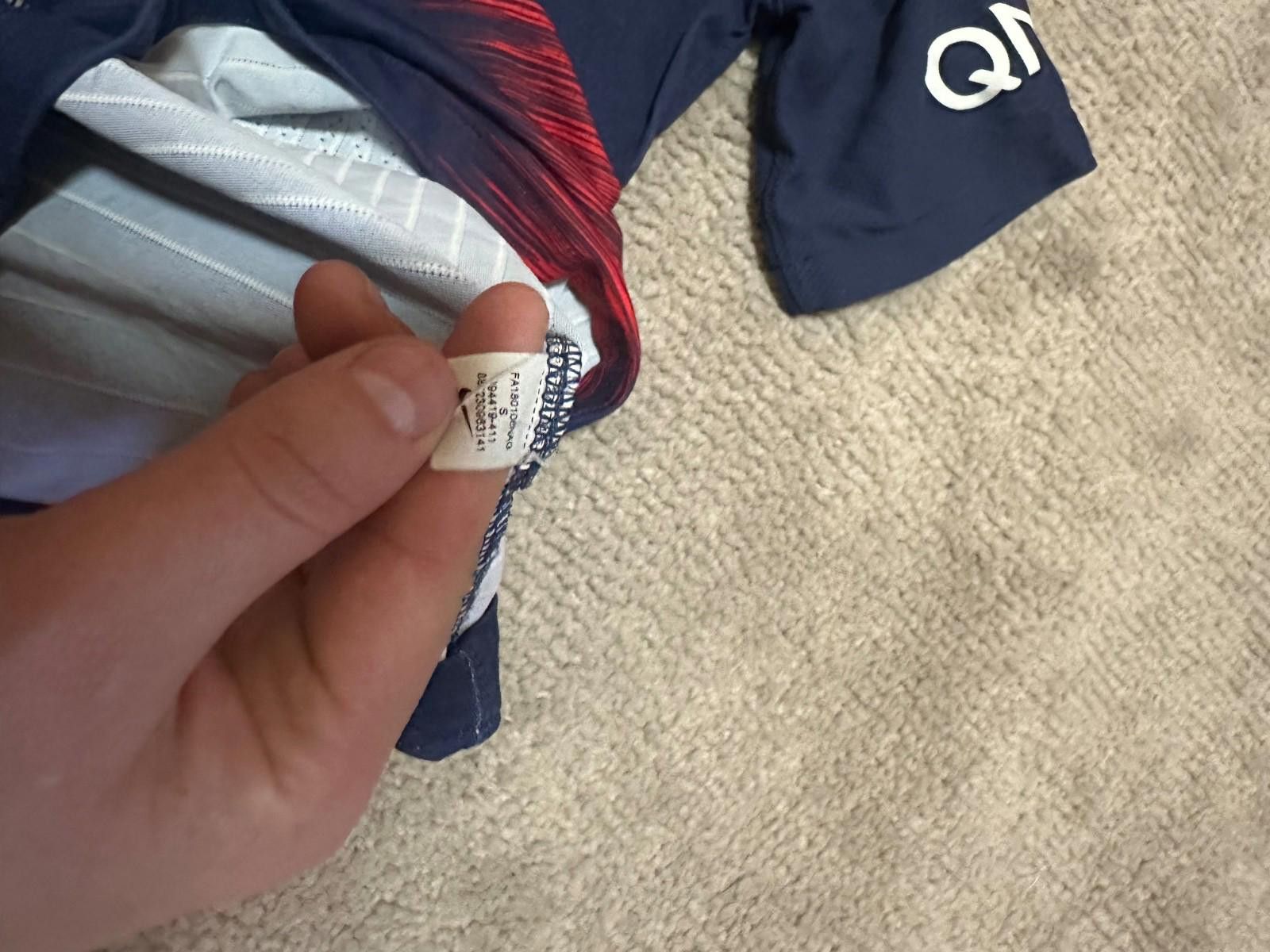 Nike PSG 2018/2019 HOME FOOTBALL SHIRT NIKE SOCCER JERSEY SIZE S Size US S / EU 44-46 / 1 - 6 Thumbnail