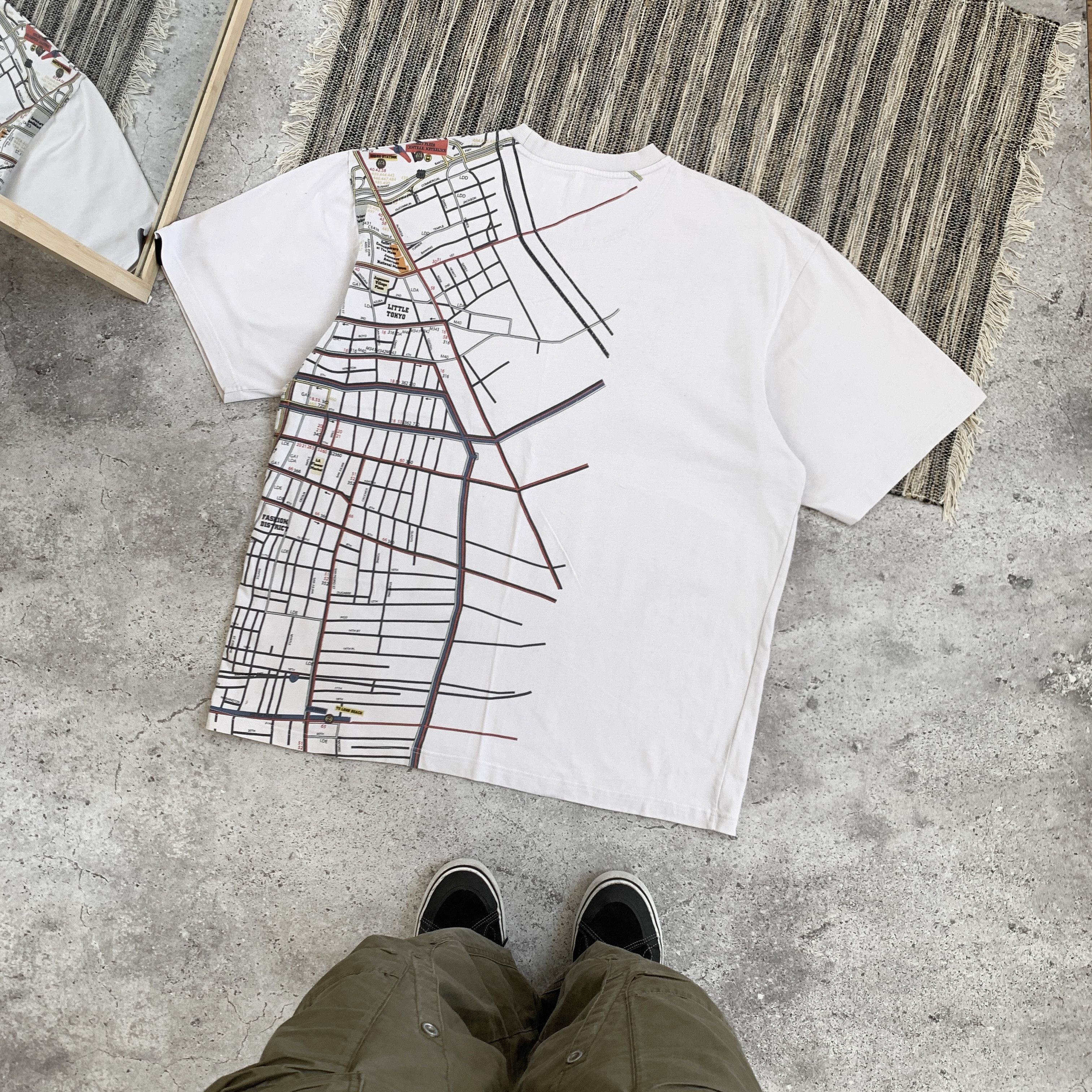 Cross Colours Vintage Cross Colours 90s Graphic Map White Tee Shirt Size US XXL / EU 58 / 5 - 2 Thumbnail