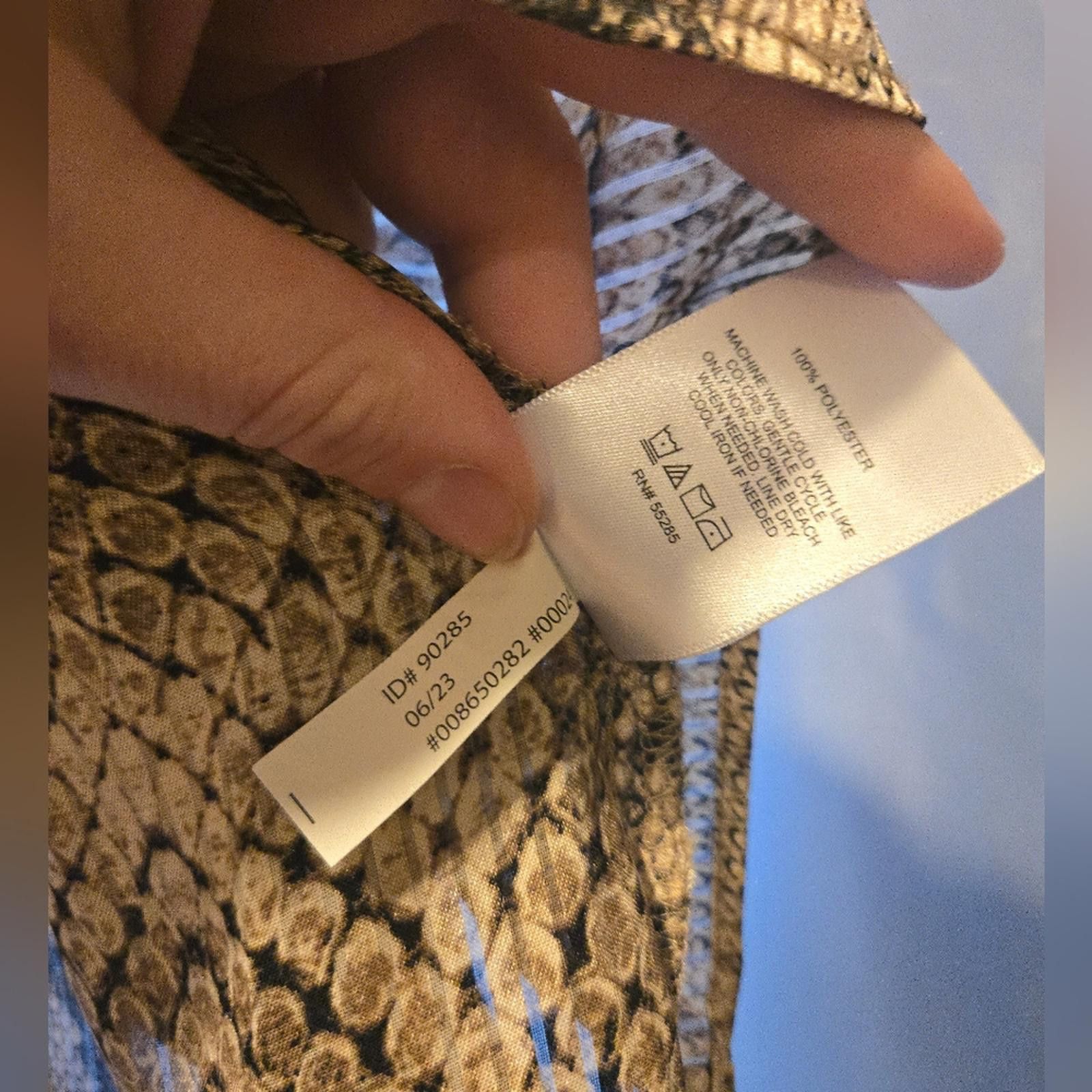 Express Express Snakeskin Silky Blouse Size L / US 10 / IT 46 - 2 Thumbnail