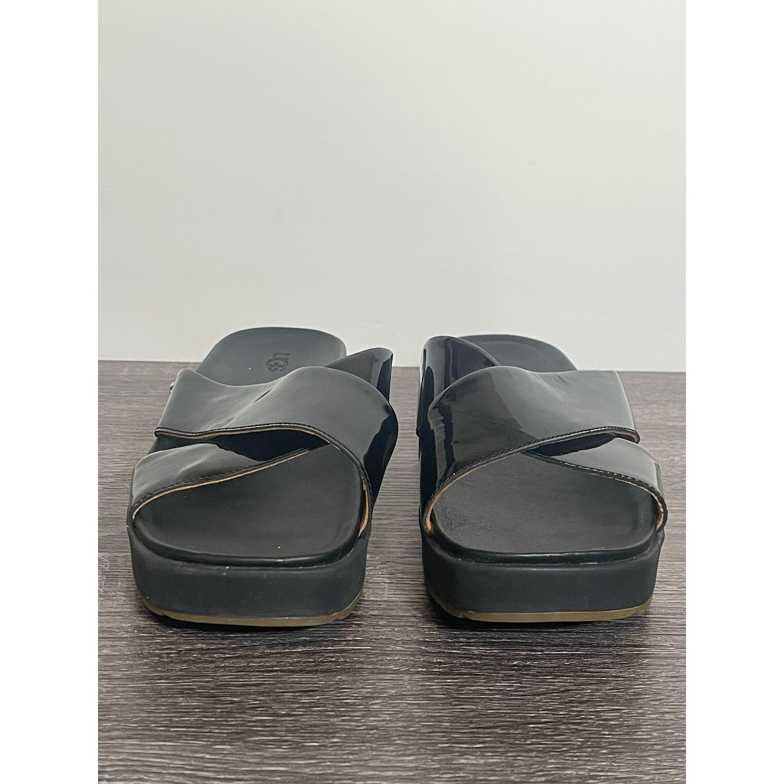 Ugg UGG Emily Criss Cross Patent Slide Sandals Women's Size 9.5 Size US 9.5 / IT 39.5 - 2 Thumbnail