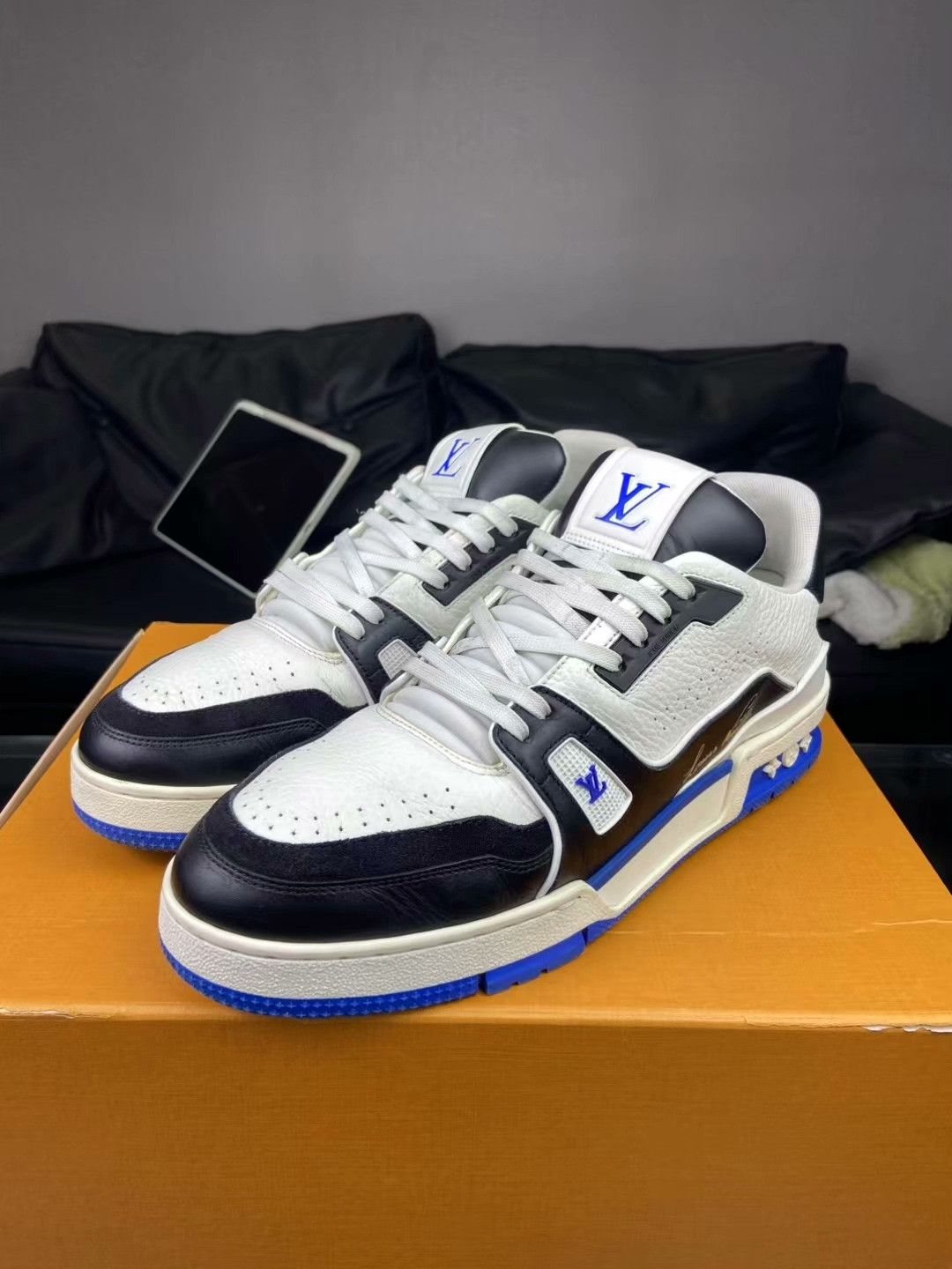Louis Vuitton Louis Vuitton Training Lowtop Sneakers 9 Men Size US 9 / EU 42 - 1 Thumbnail