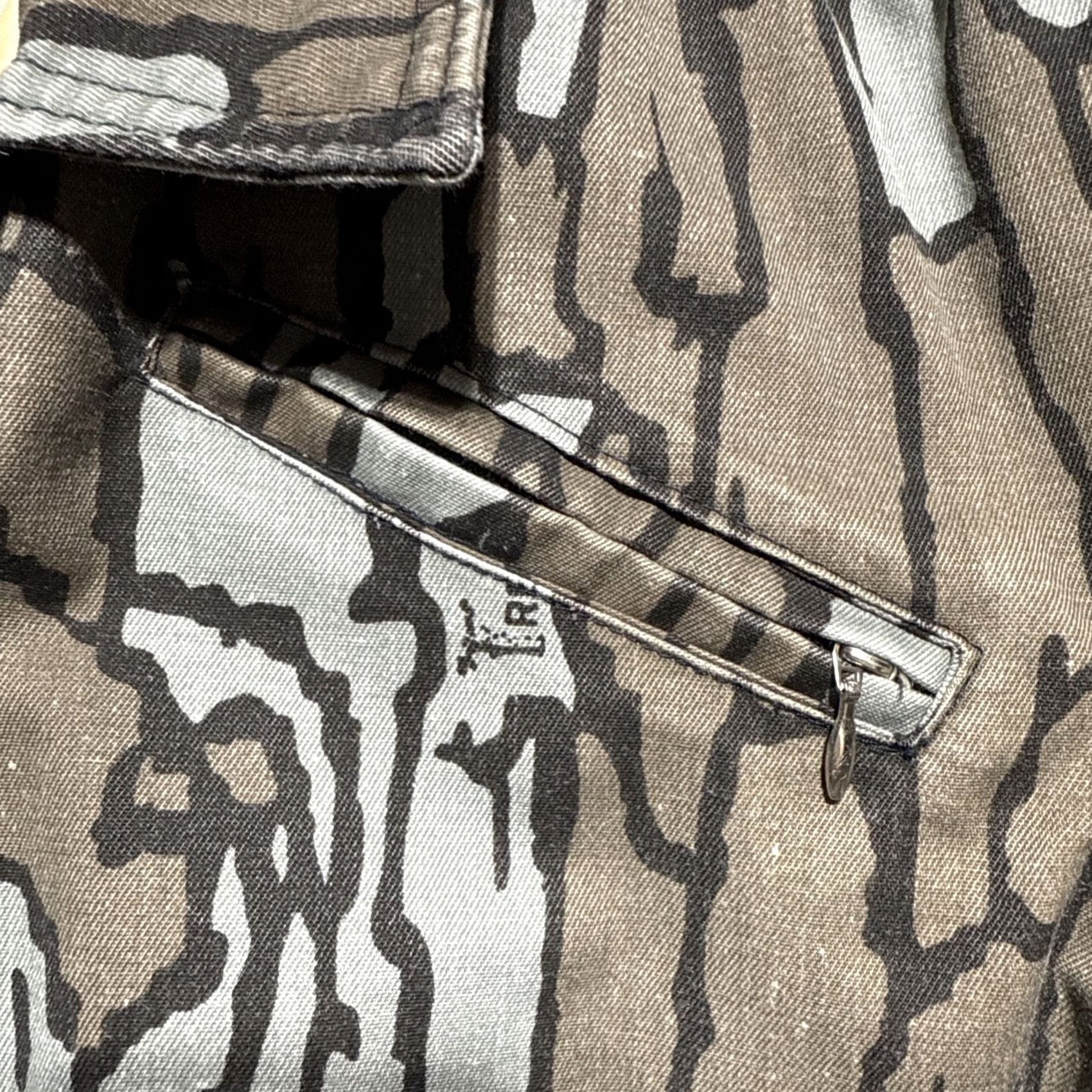 Vintage VINTAGE Cabela's Trebark Camo Quilt Lined Cropped Detroit Jacket Women’s Size 16 Womens 90s Camouflage Zip Jacket Size XXL / US 16-18 / IT 52-54 - 2 Thumbnail