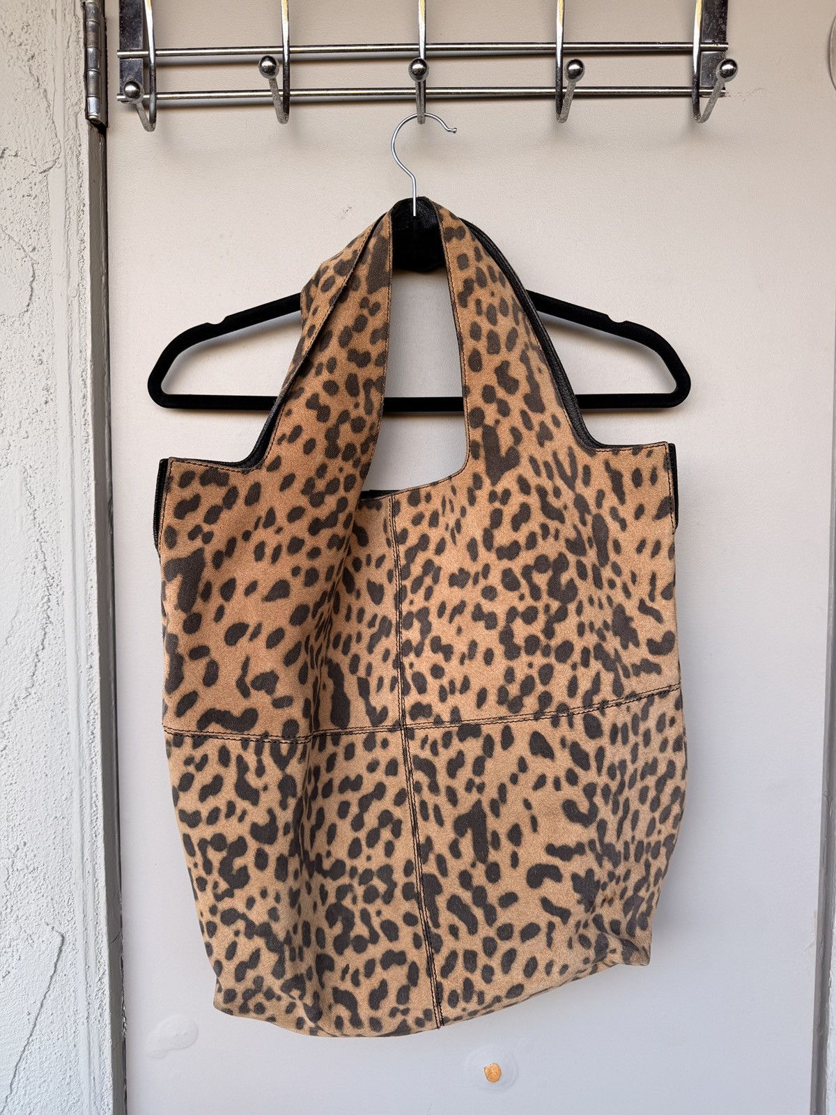 Givenchy Givenchy Leopard Print Suede Tote Bag woth Leather Trim Size ONE SIZE - 5 Thumbnail