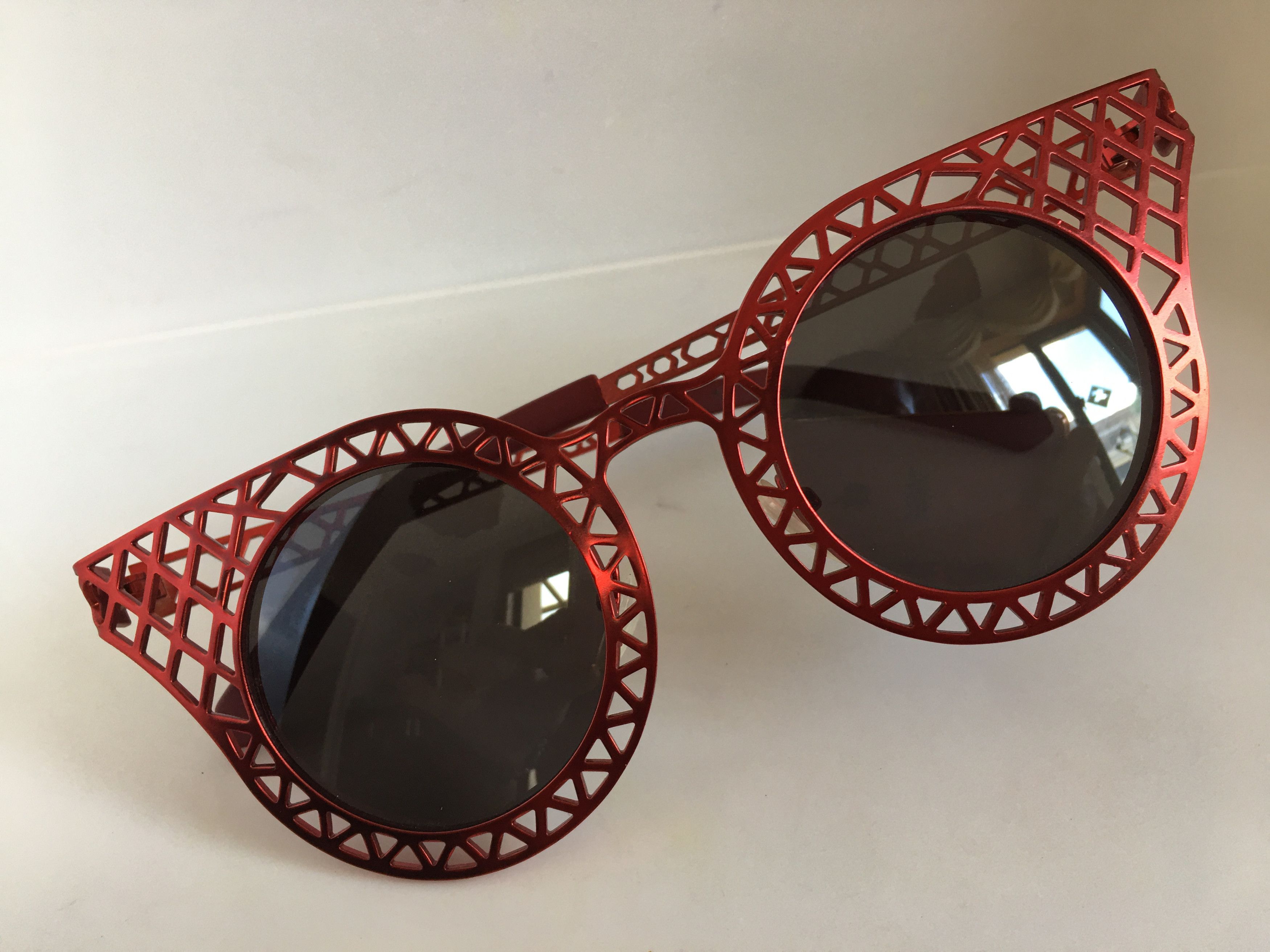 Other Mod Diva Red Round Sunglasses Frame RUNWAY SHOW Size ONE SIZE - 5 Thumbnail