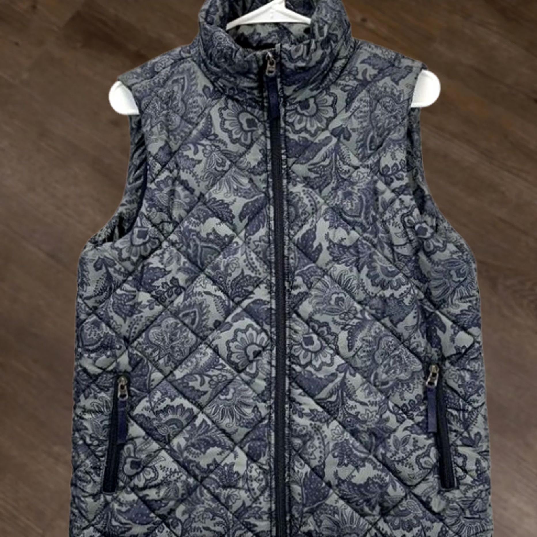 Vera Bradley Vera Bradley Paisley Puffer Vest Womens Large Grey Quilted Fur Lined Full Zip Vest Size L / US 10 / IT 46 - 1 Thumbnail