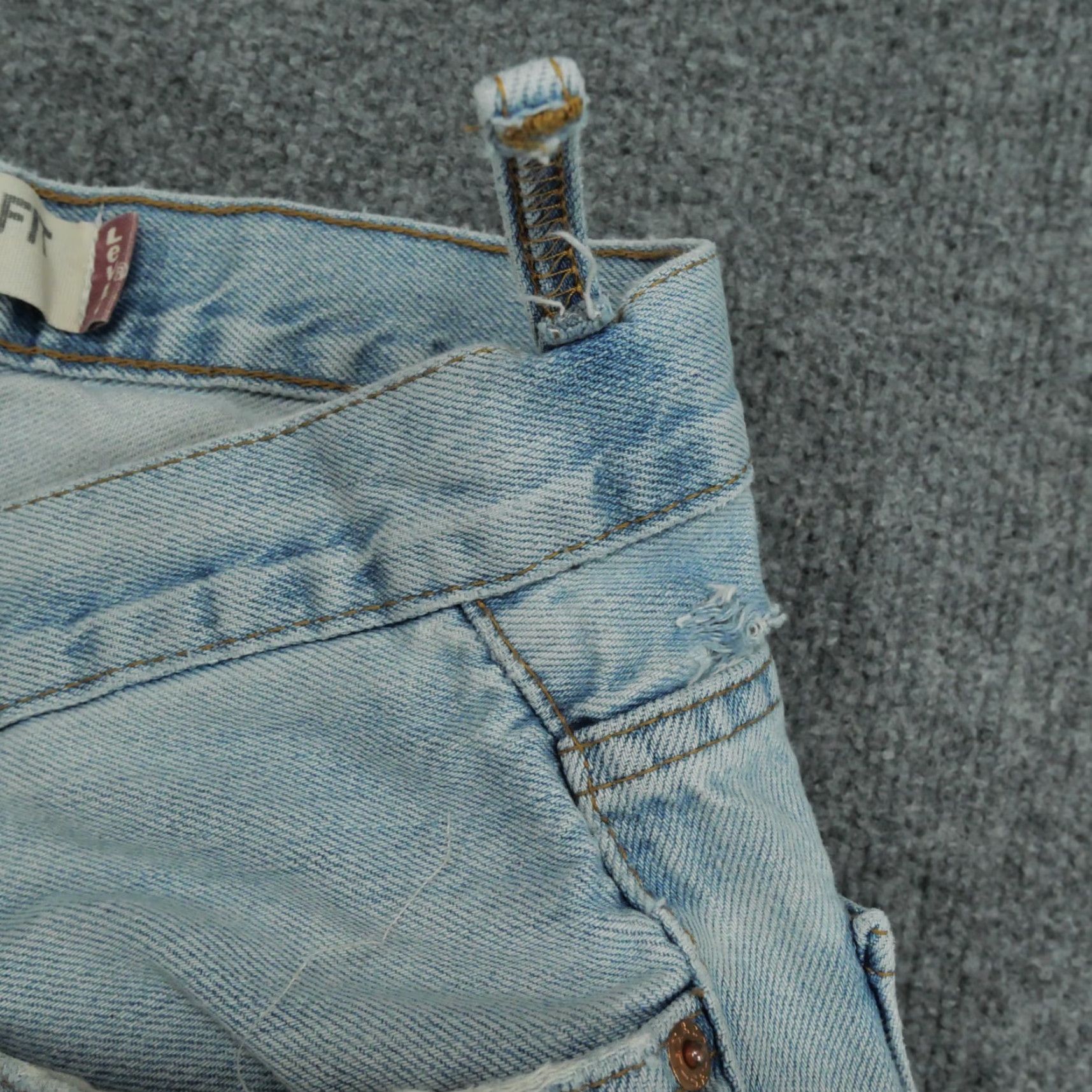 Levi's VINTAGE Levi's 560 Jeans Mens 36x34 Blue Distressed Grunge Tapered Baggy 90s Men Jeans Size US 36 / EU 52 - 6 Thumbnail
