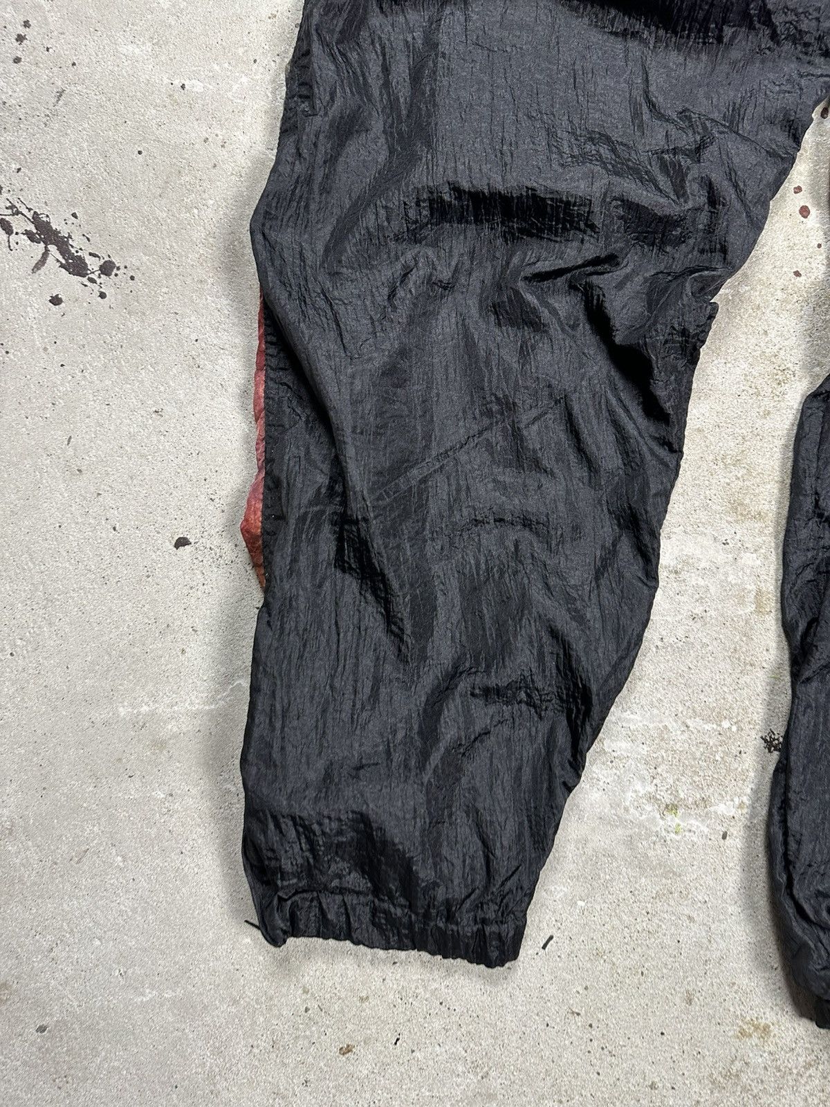 Sergio Tacchini Vintage 90s Sergio Tacchini Black Baggy Track Pants Taped Size US 34 / EU 50 - 11 Thumbnail