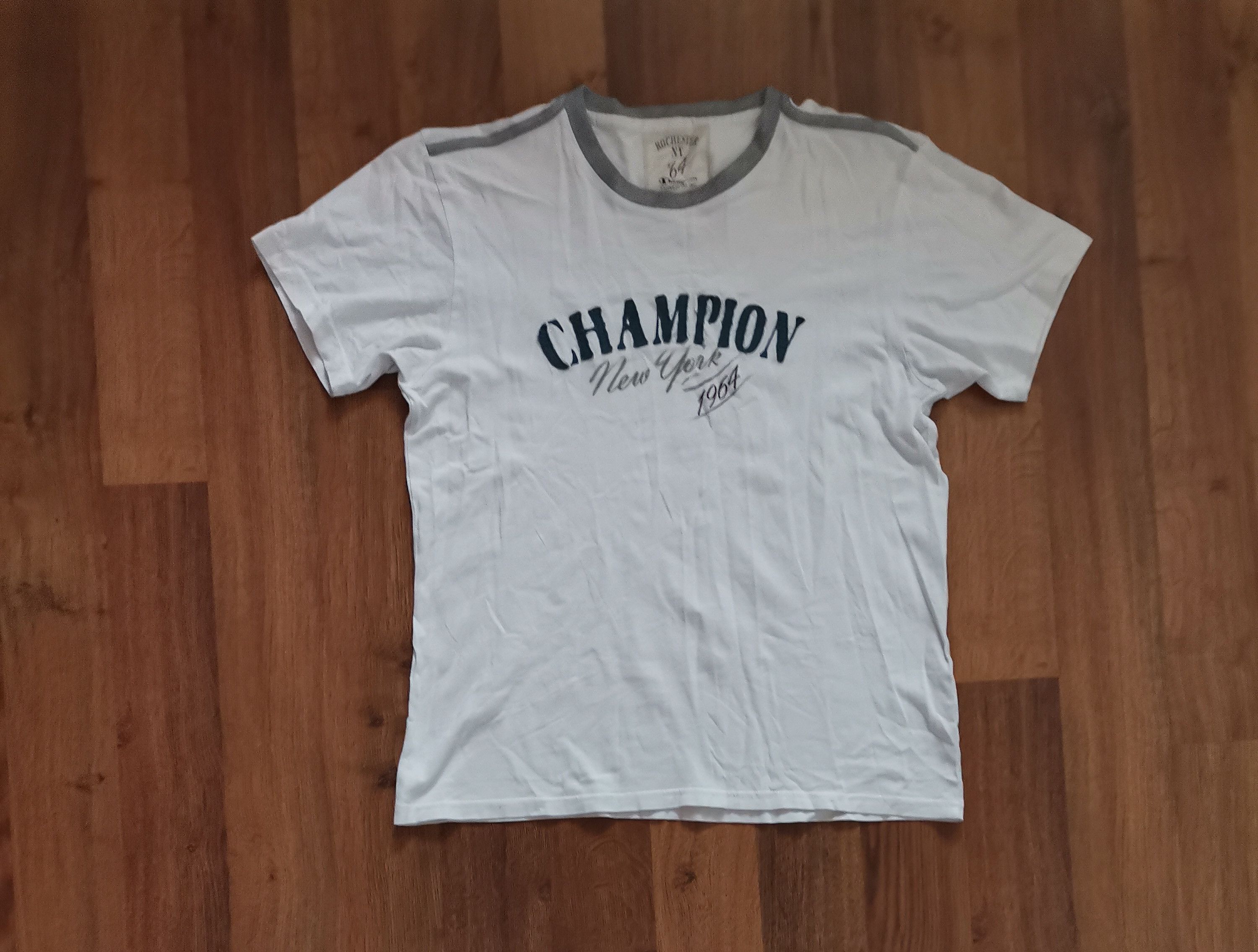 Champion Vintage Champion T-Shirt Size US XL / EU 56 / 4 - 1 Thumbnail