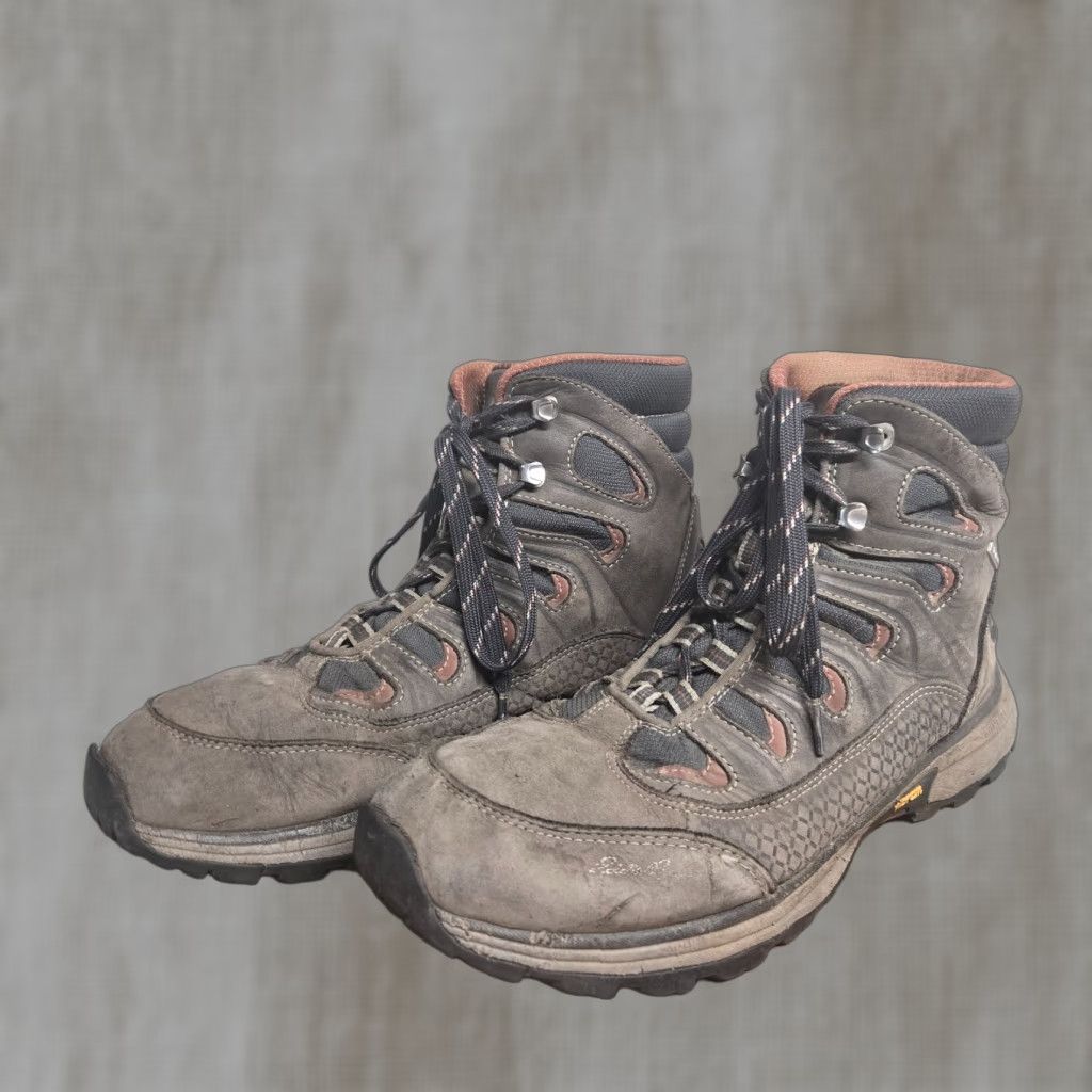 Vibram EDDIE BAUER Gray Leather Midlite Vibram Sole Weatheredge Boots Men 11.5 0061-707 Hiking Boot Mens Gray Leather Vibram Weatheredge Midlite Boots Size US 12 / EU 45 - 1 Thumbnail