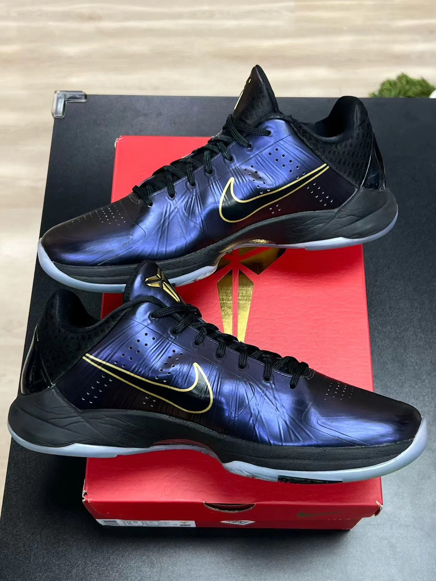 Nike NIKE ZK5 Kobe Year of the Snake Black Purple Gold 44.5 Size US 11.5 / EU 44-45 - 6 Thumbnail