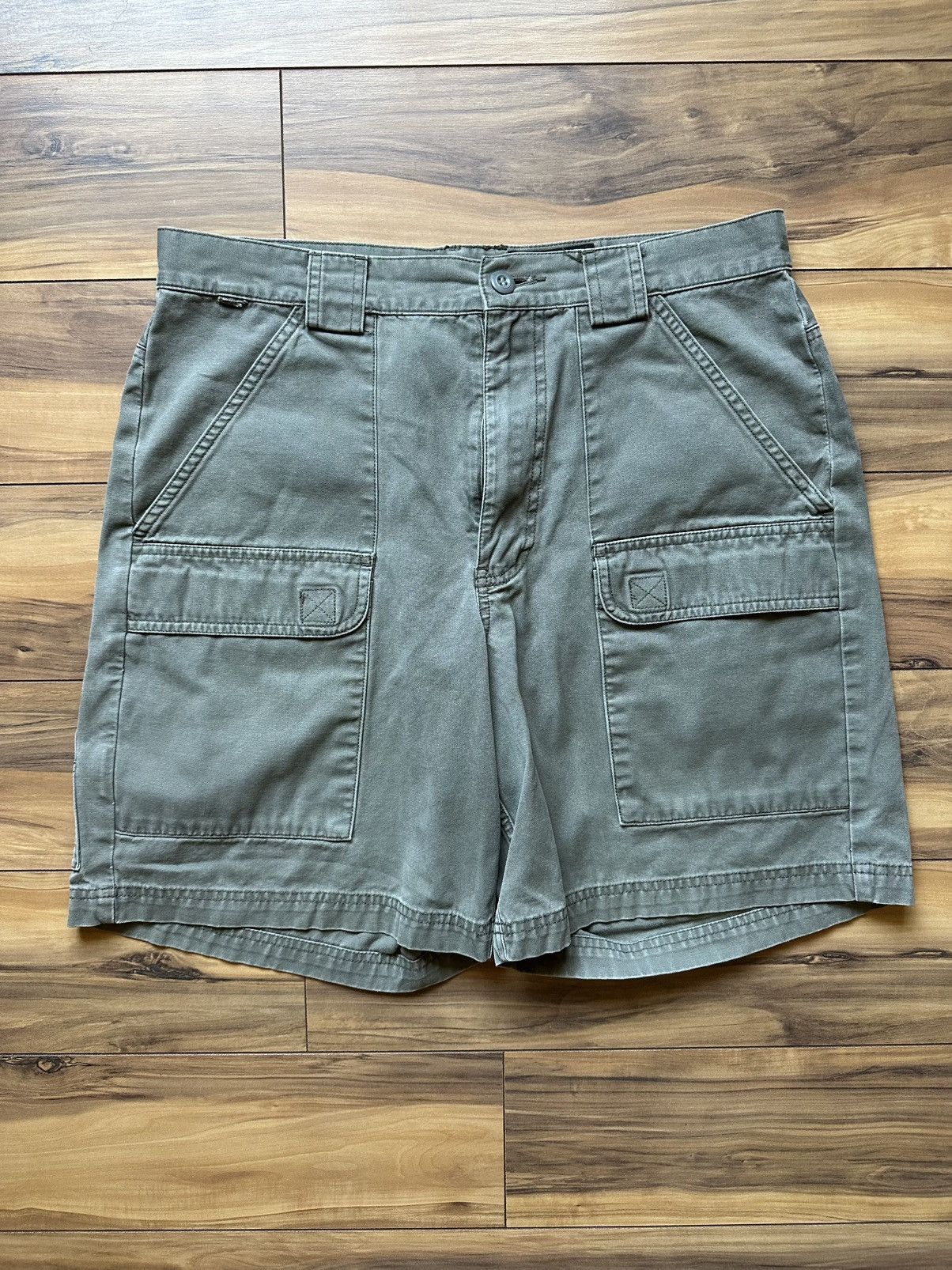 Eddie Bauer Eddie Bauer Olive Cargo Shorts for Men Size US 32 / EU 48 - 1 Thumbnail
