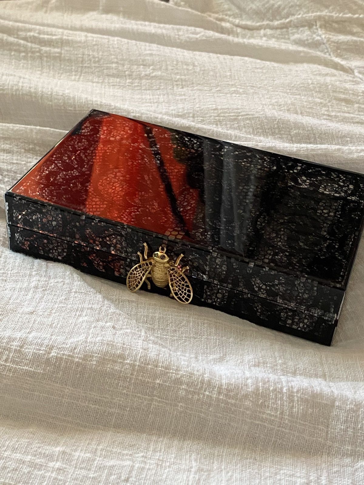 Charlotte Olympia × Vintage Charlotte Olympia Bee Clutch – A Rare Collector’s Treasure Size ONE SIZE - 1 Thumbnail