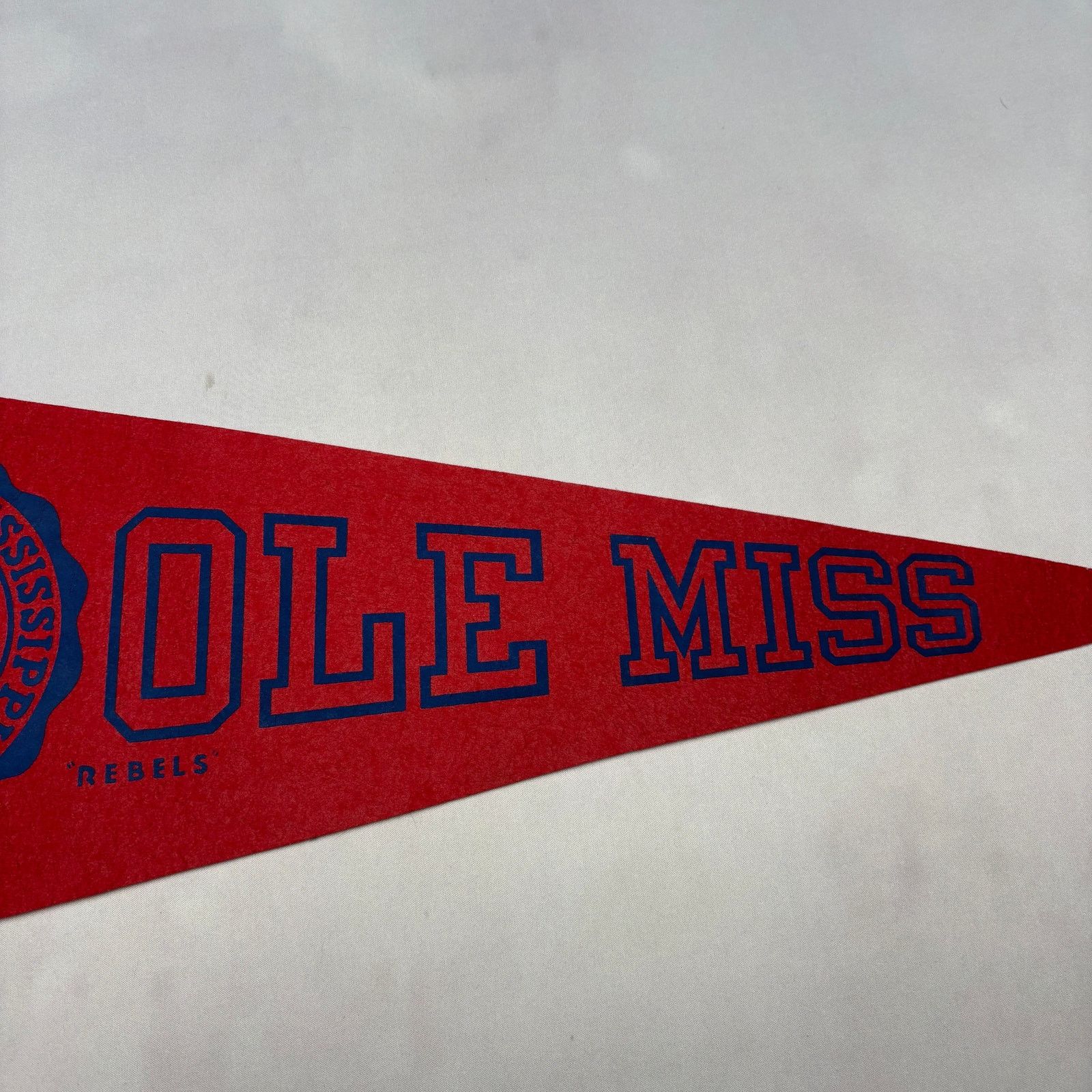 Vintage VTG University Mississippi Ole Miss Rebels Felt Pennant 50s Size ONE SIZE - 3 Thumbnail