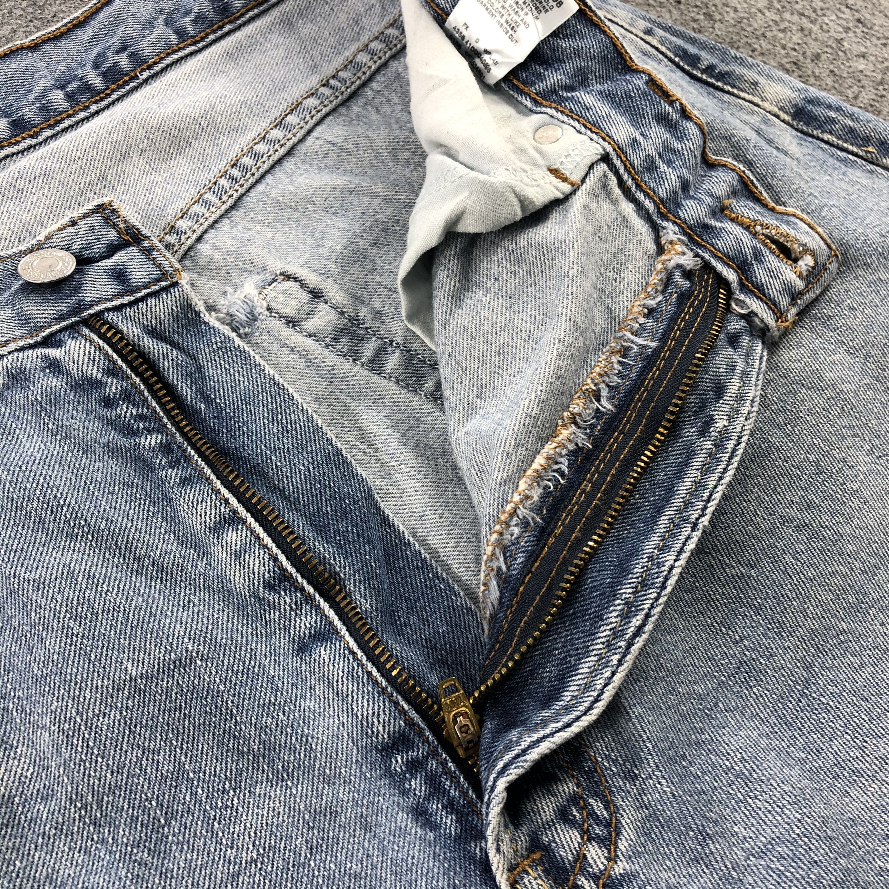 Levi's × Vintage Vintage Light Wash Levis 550 Jeans-JM1848 Size US 37 - 8 Thumbnail