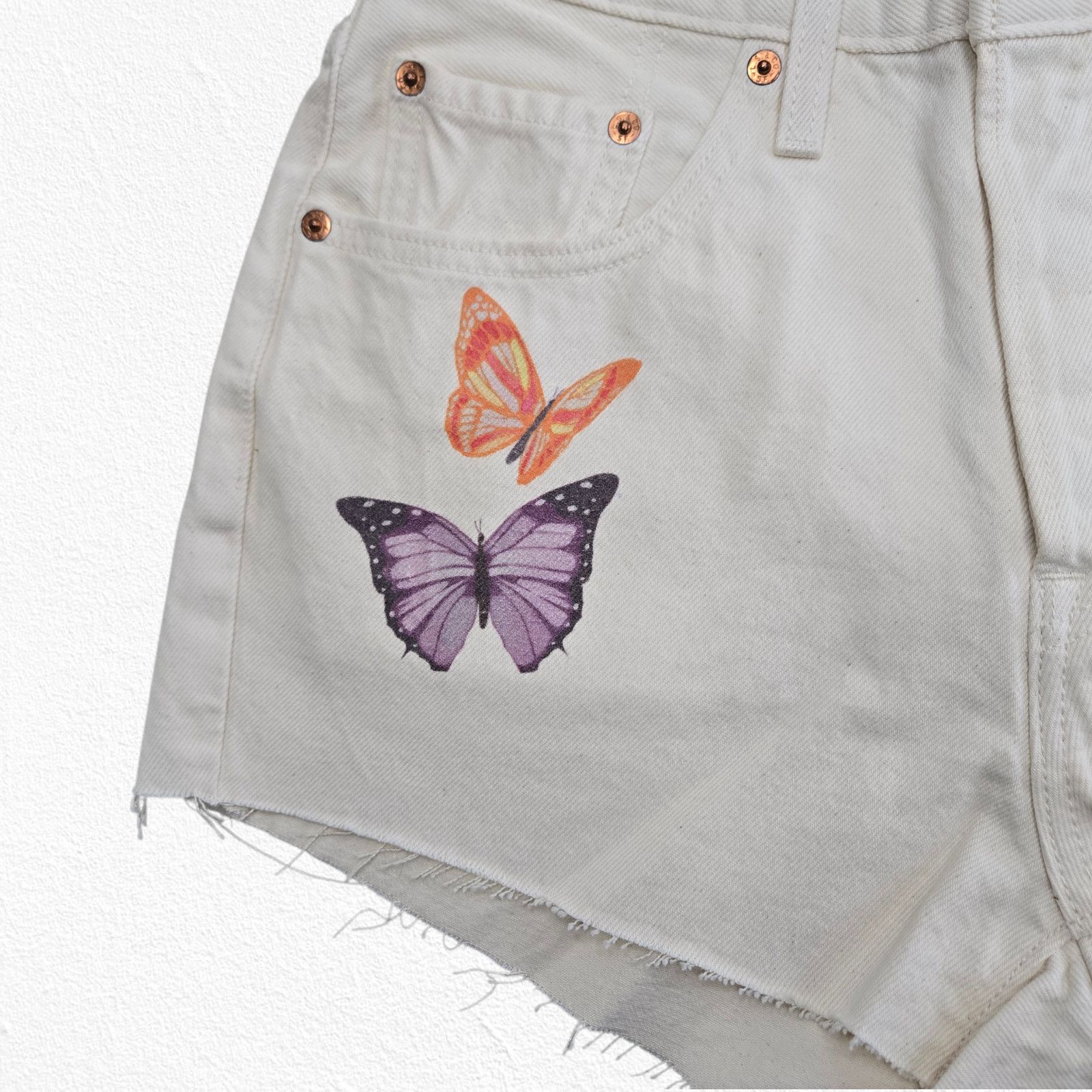 Levi's Levi’s 501 White Butterfly Cutoff Shorts Size 27 Size 27" / US 4 / IT 40 - 4 Thumbnail