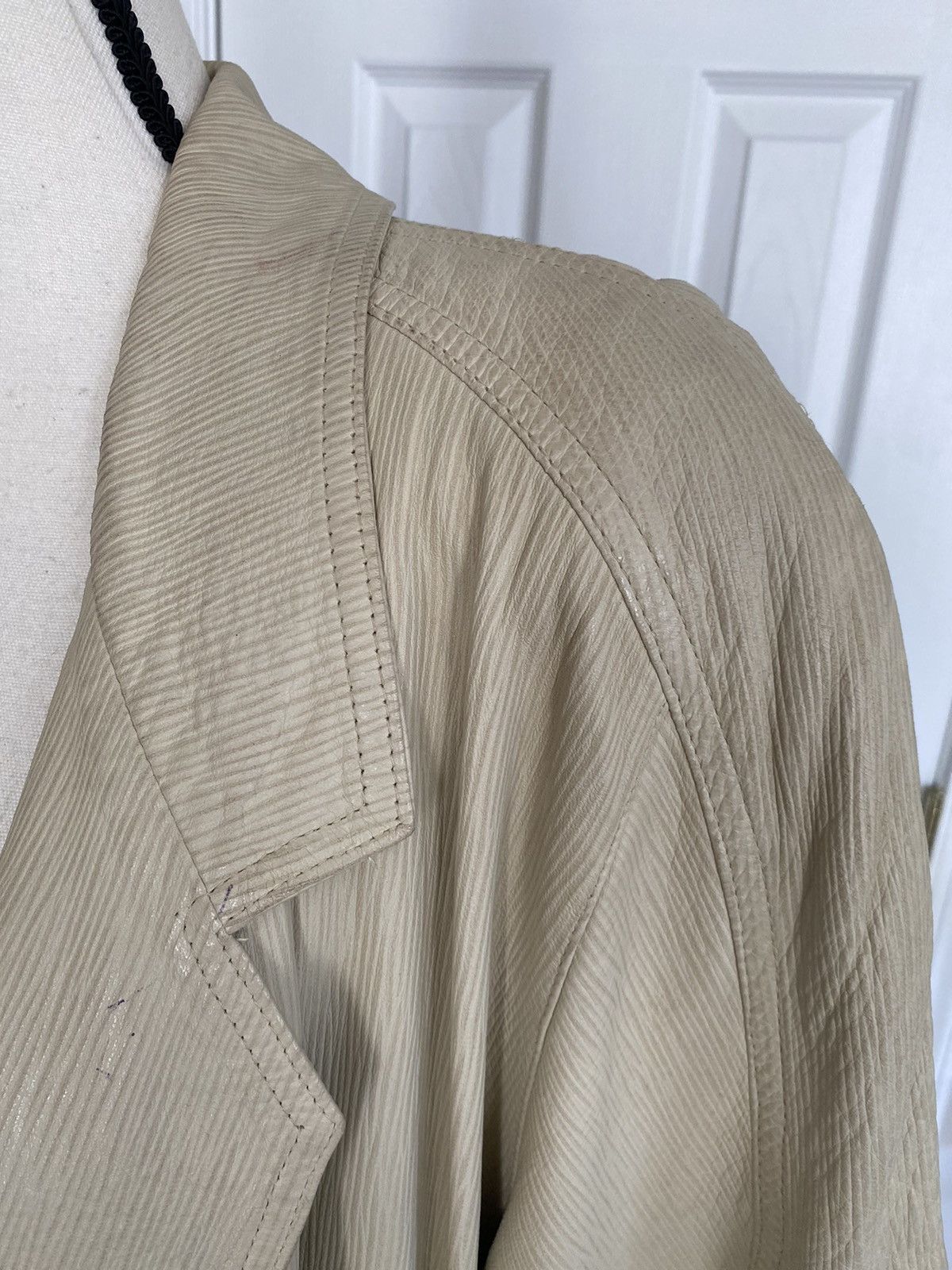 Other RARE EUROPEAN VINTAGE LEATHER JACKET WITH SHOULDER PADS Size L / US 10 / IT 46 - 18 Thumbnail