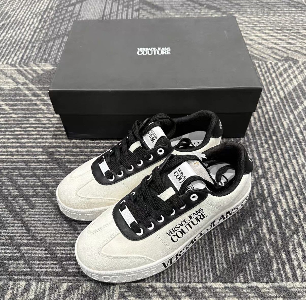 Versace Versace Jeans Court 88 Calfskin Flat Sneakers J42 Size US 7 / EU 40 - 1 Thumbnail