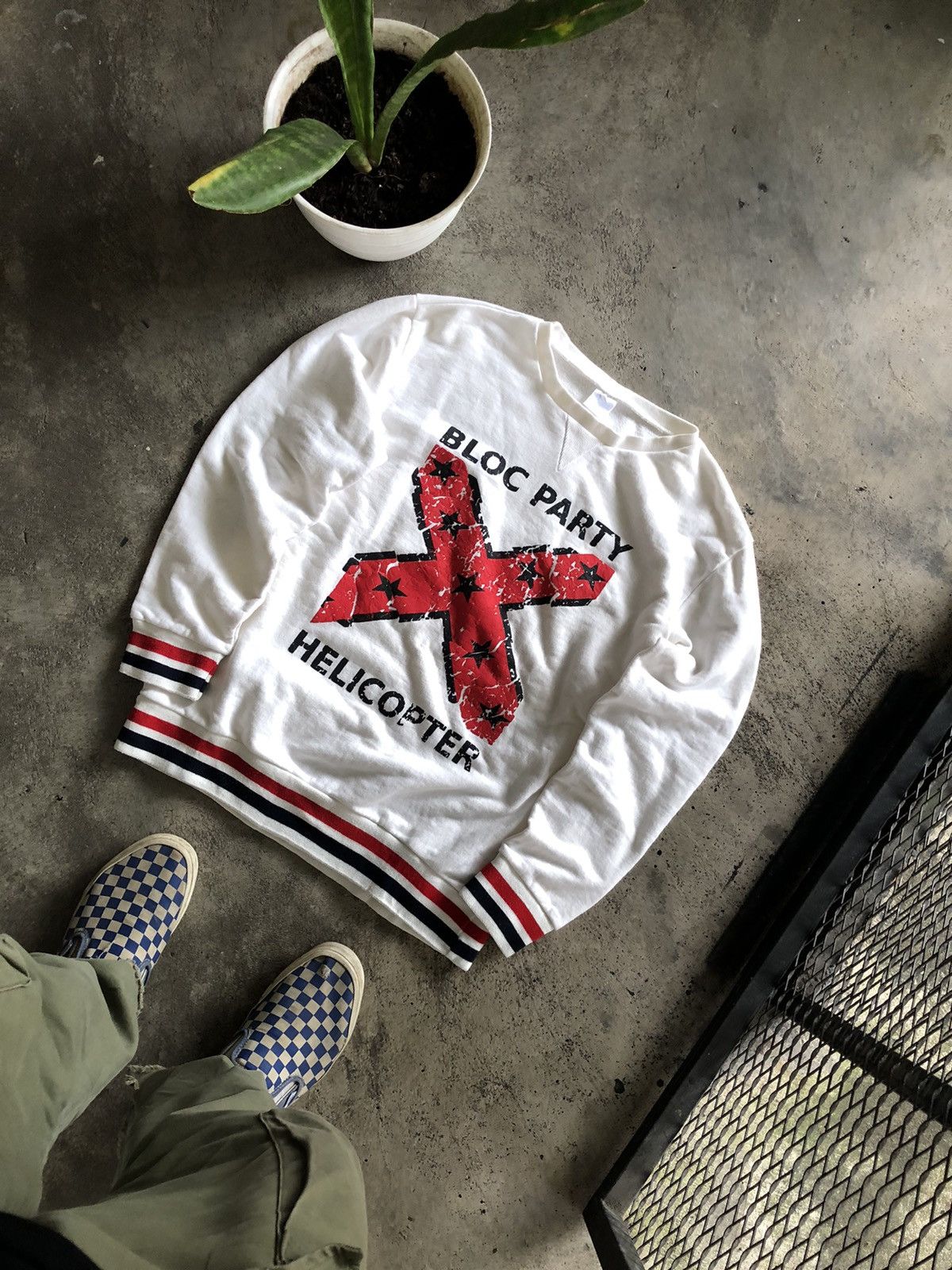Band Tees × Vintage BLOC PARTY HELICOPTER SWEASHIRT Size US XXL / EU 58 / 5 - 1 Thumbnail