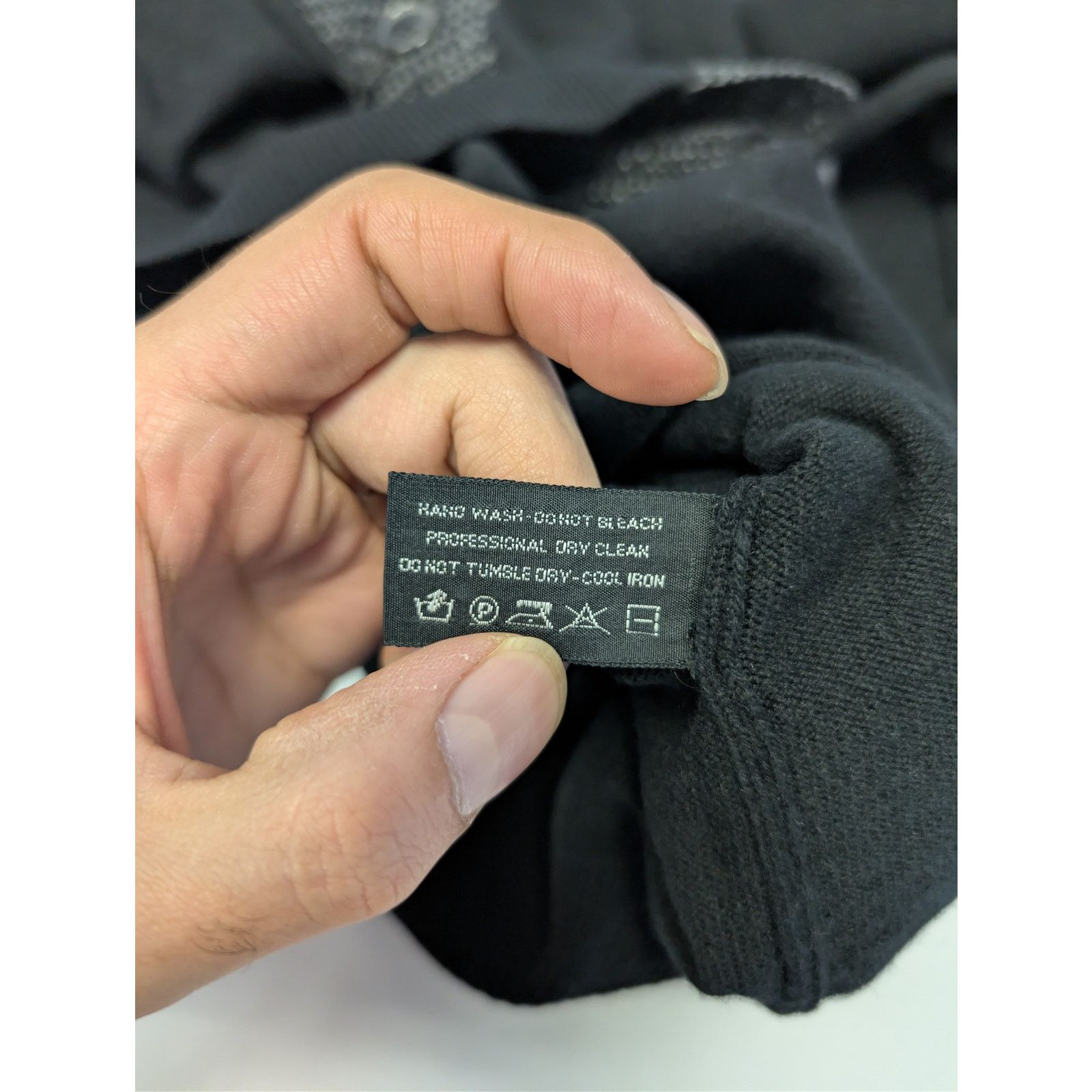 Tom Ford o1rshd1 Knitwear V-Neck Cardigan Sweater in Black Size US M / EU 48-50 / 2 - 20 Thumbnail