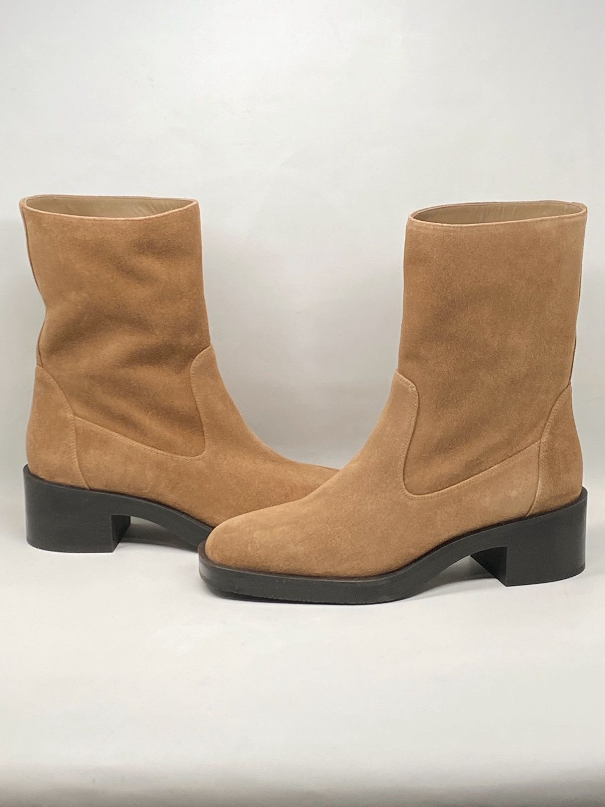 Stuart Weitzman Stuart Weitzman Kaia 40MM Sport Suede Booties size 9 Size US 9 / IT 39 - 4 Thumbnail
