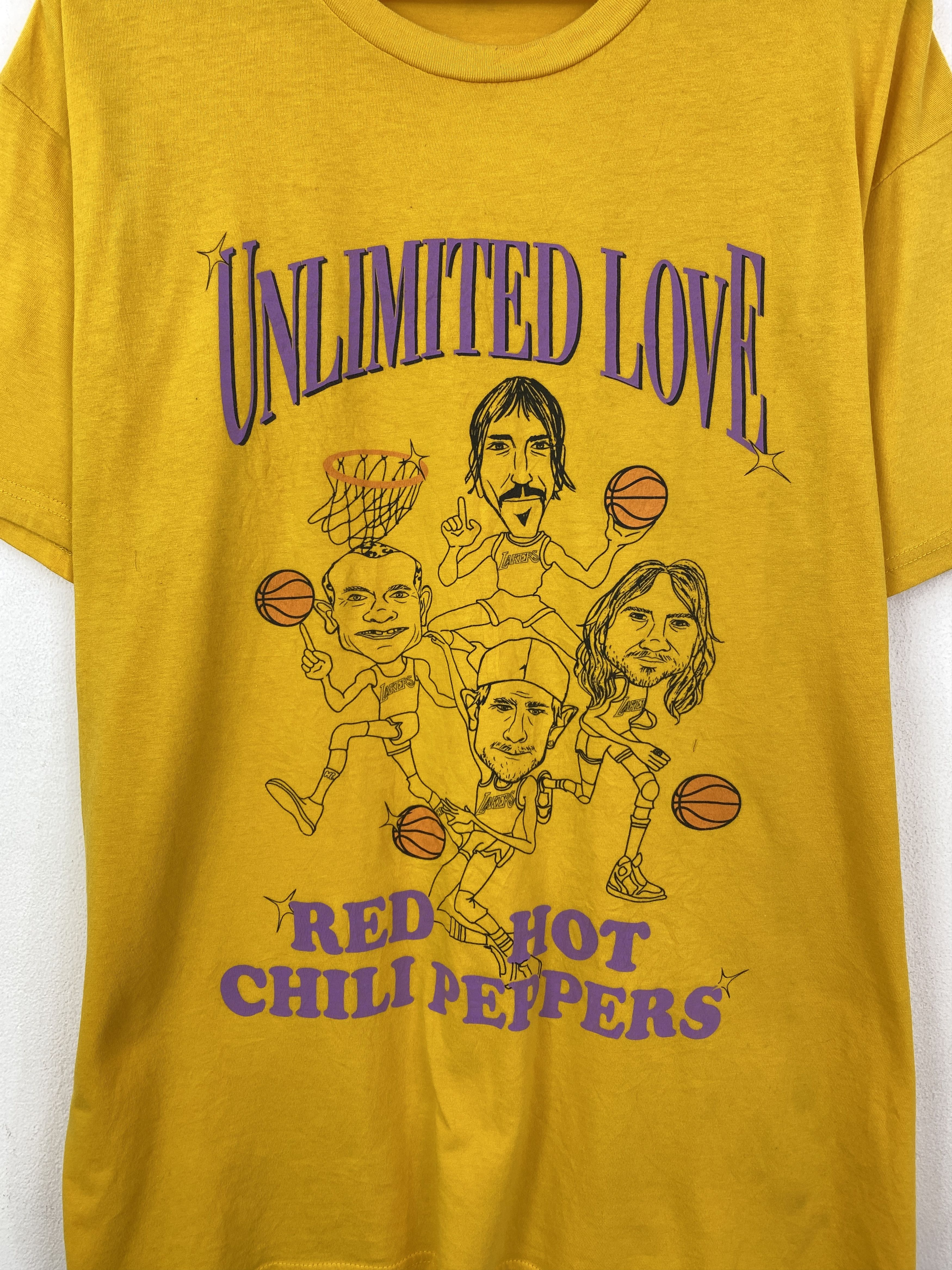 Band Tees Vintage Lakers Red Hot Chili Pepper Tshirt TA0734 Size US XL / EU 56 / 4 - 8 Thumbnail