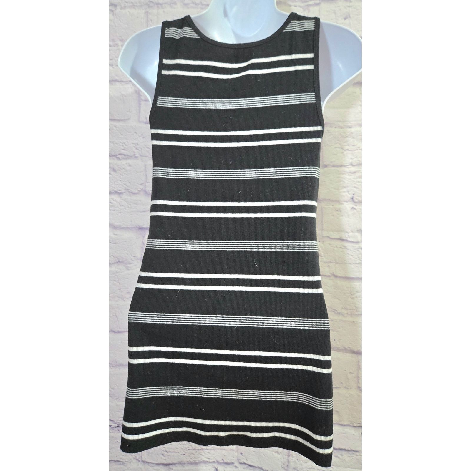 Old Navy Old Navy Black White Striped Tank Top Large Lightweight Size L / US 10 / IT 46 - 2 Thumbnail