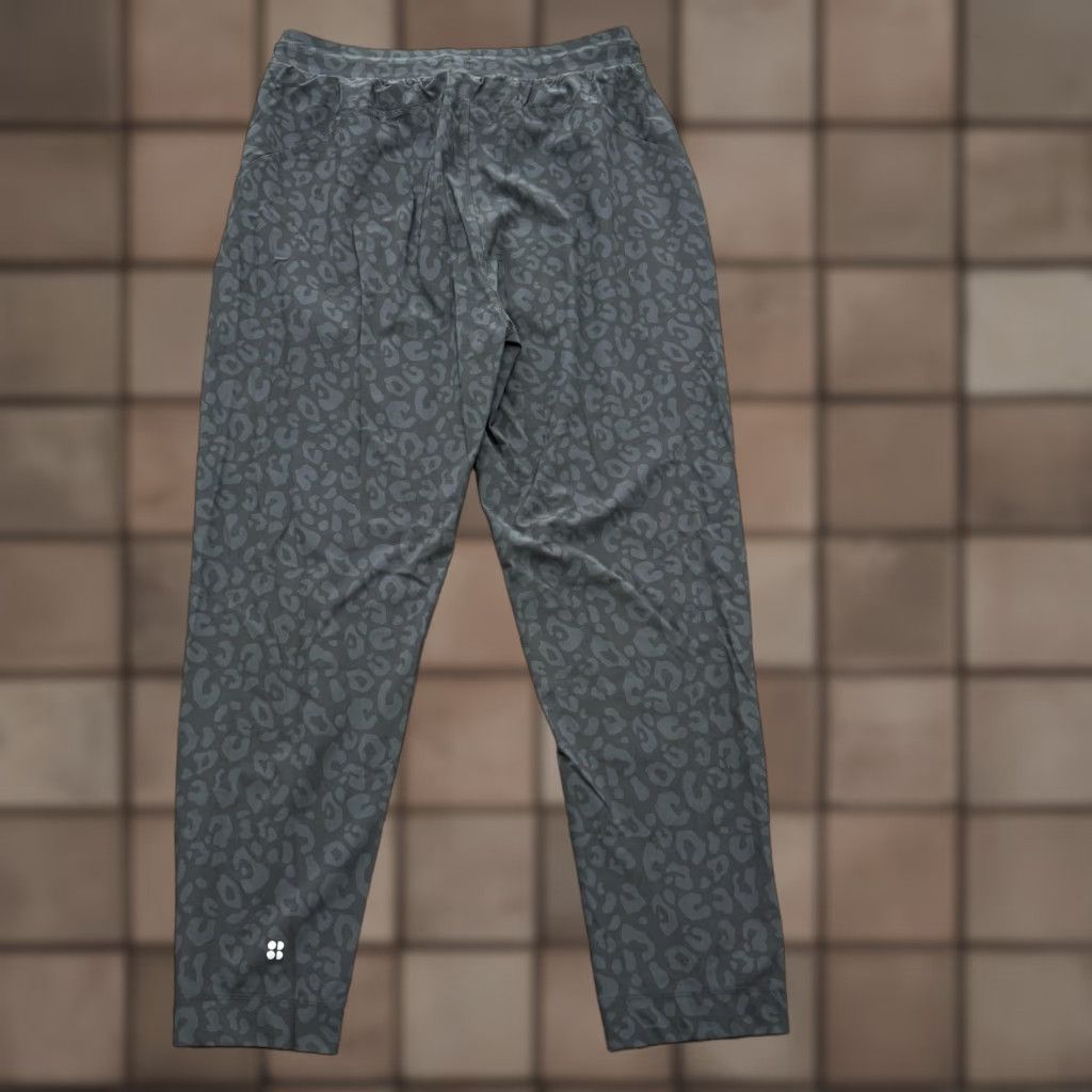Sweaty Betty Sweaty Betty Pants Womens 8 Gray Leopard Print Recycled Joggers Drawstring Size 30" / US 8 / IT 44 - 1 Thumbnail