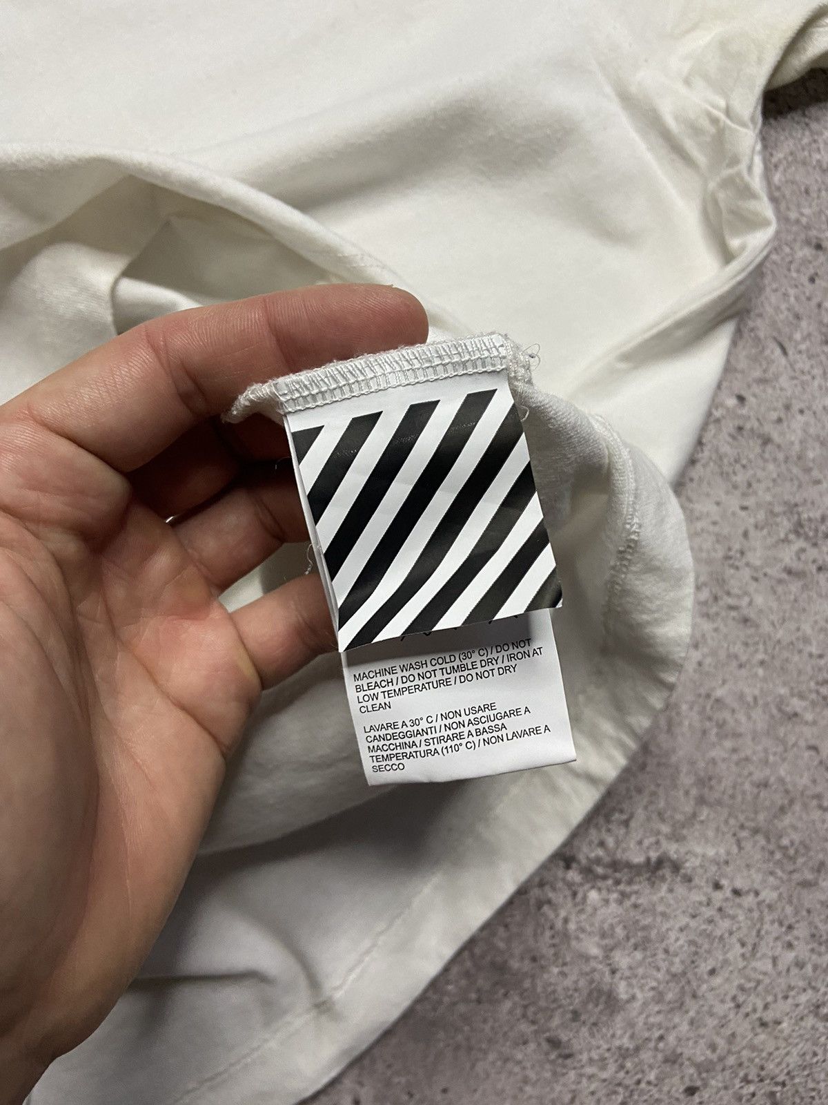 Off-White Off White Medium Spell Out White Tee Virgil Abloh Size US L / EU 52-54 / 3 - 6 Thumbnail
