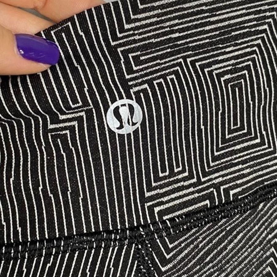 Lululemon Lululemon Wunder Under Crops Maze Jacquard Size 25" / US 0 / IT 36 - 7 Thumbnail