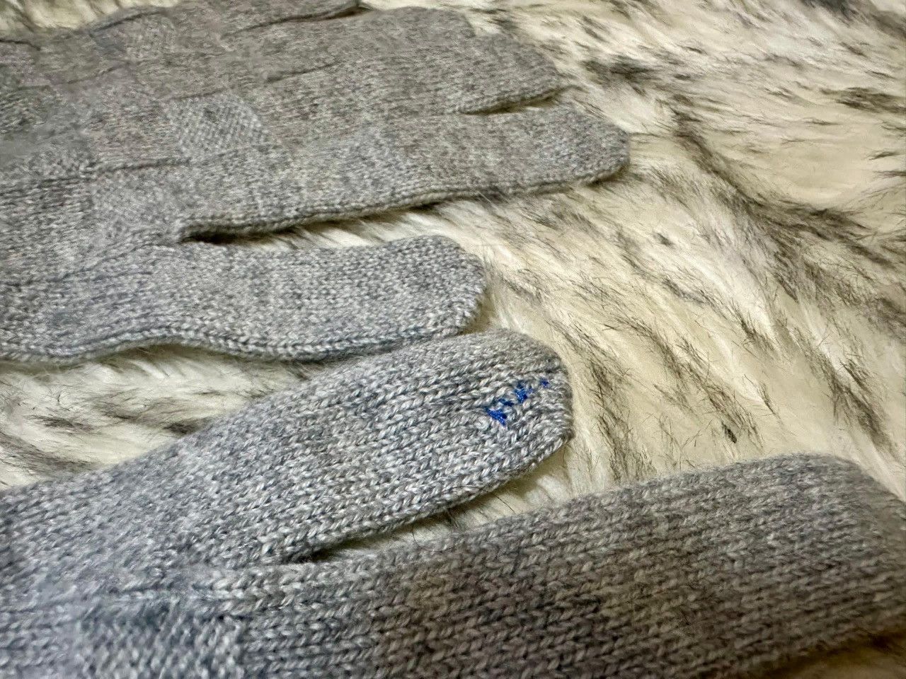 Louis Vuitton Authentic Louis Vuitton Neo Petite Damier Cashmere Glove Size ONE SIZE - 8 Thumbnail