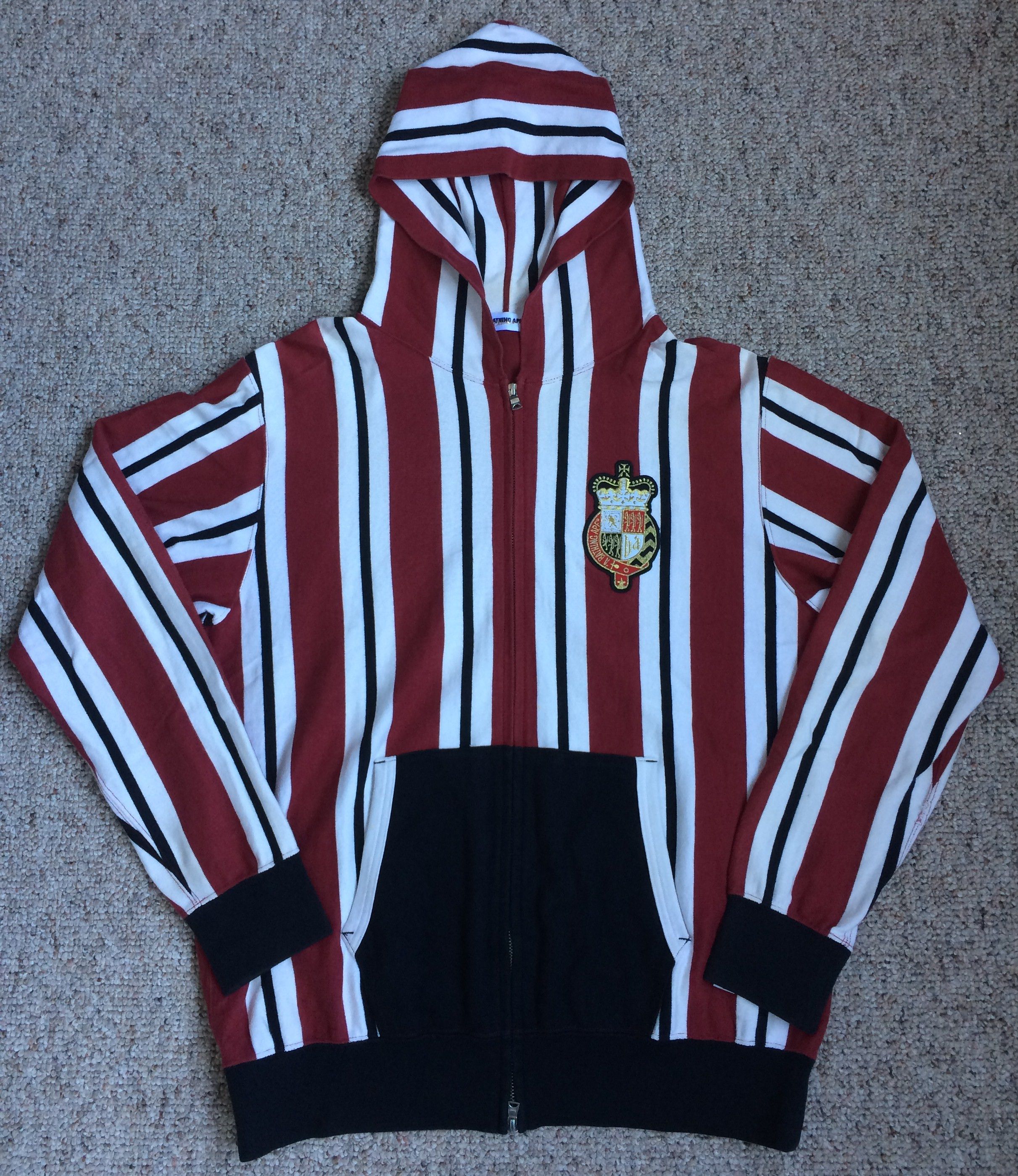 Bape OG Bape Embroidered Crest Logo Zip Hoodie size XL Size US XL / EU 56 / 4 - 1 Thumbnail