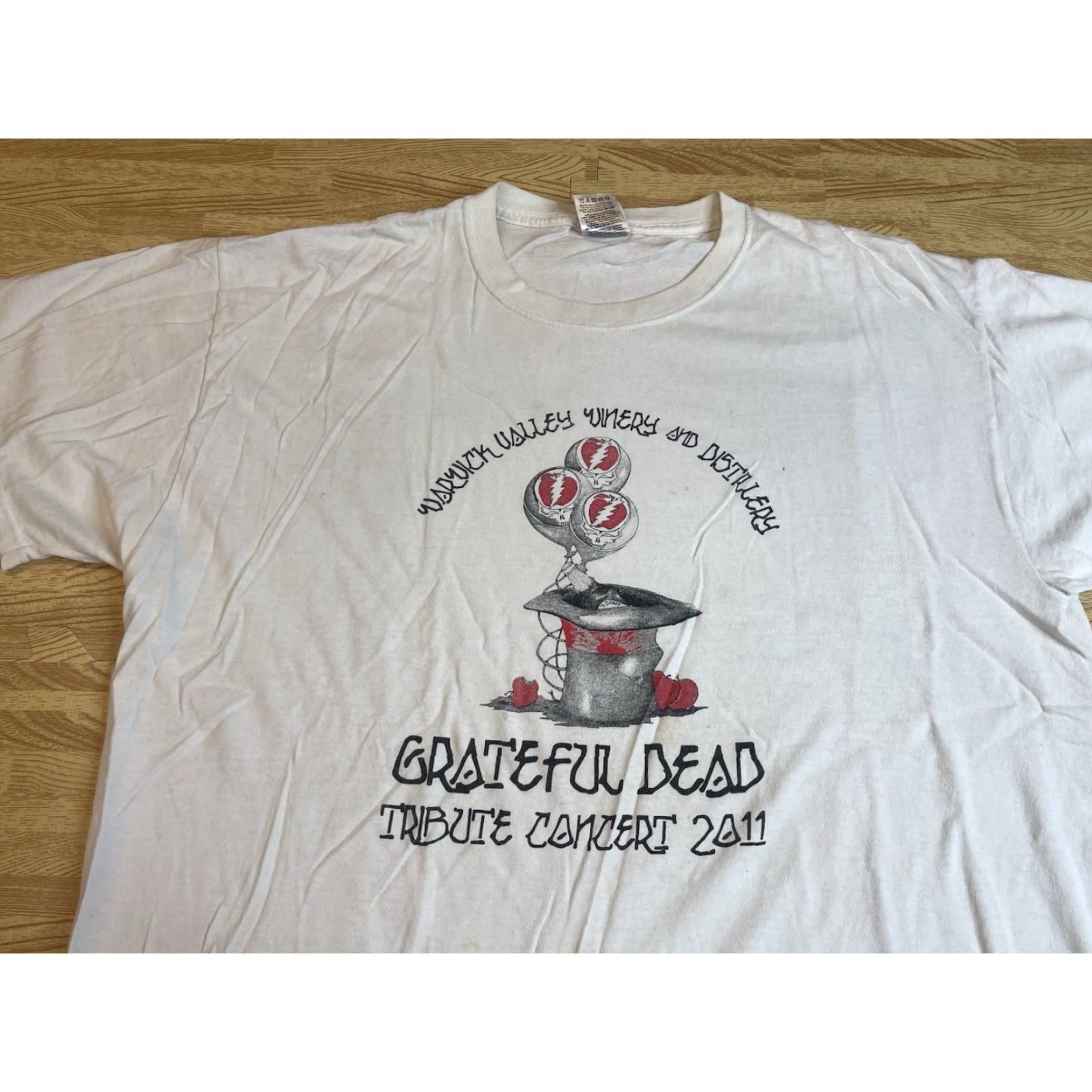 Fruit Of The Loom 2011 Grateful Dead Warwick Winery Tribute Concert T Shirt Adult 2XL Vintage White Cotton Fruit of the Loom Men Short Sleeve Crew Neck Graphic Print Size US XXL / EU 58 / 5 - 2 Thumbnail