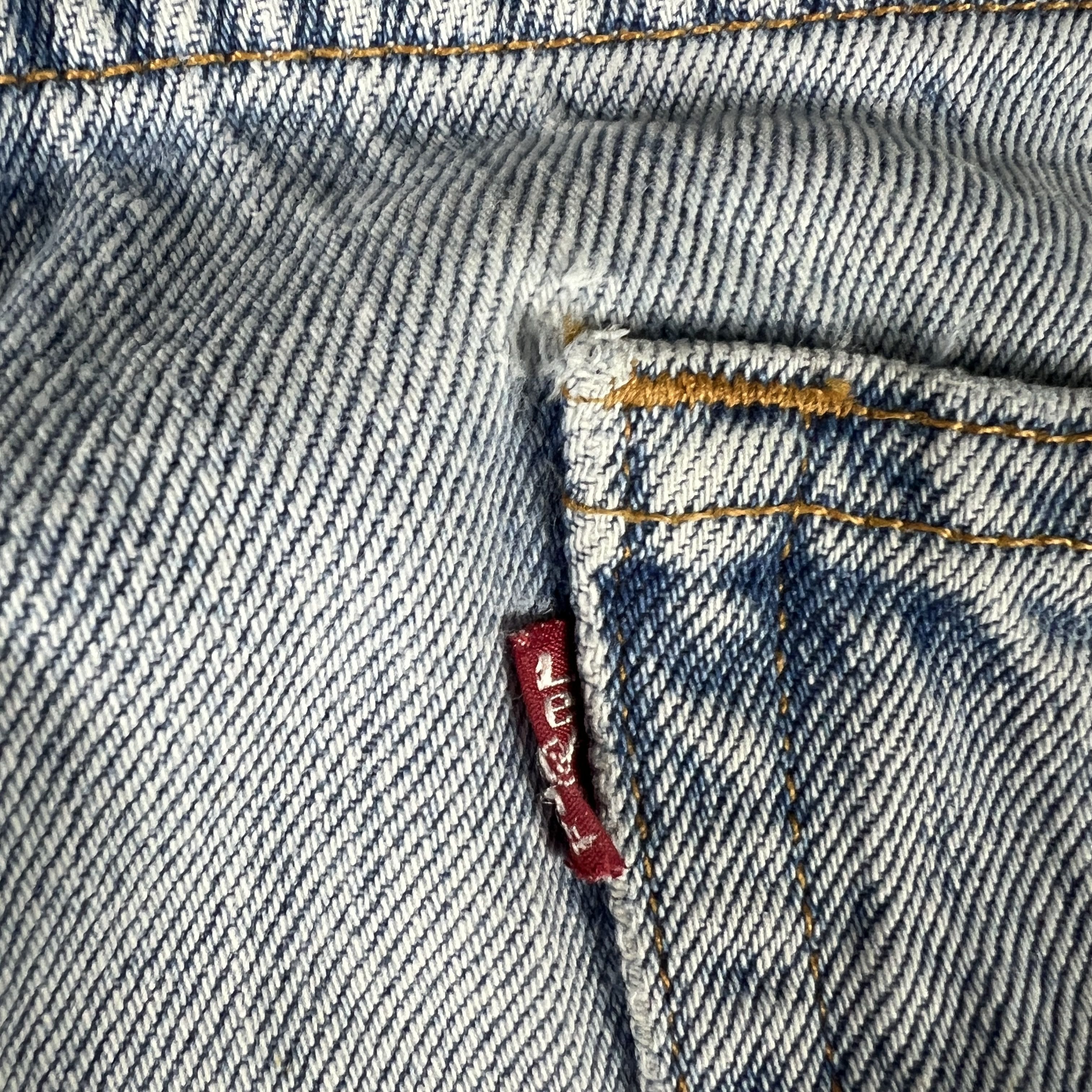 Levi's × Vintage VTG 90s Levi's Jeans 560 Loose Tapered Blue Distressed Denim Size US 32 / EU 48 - 4 Thumbnail