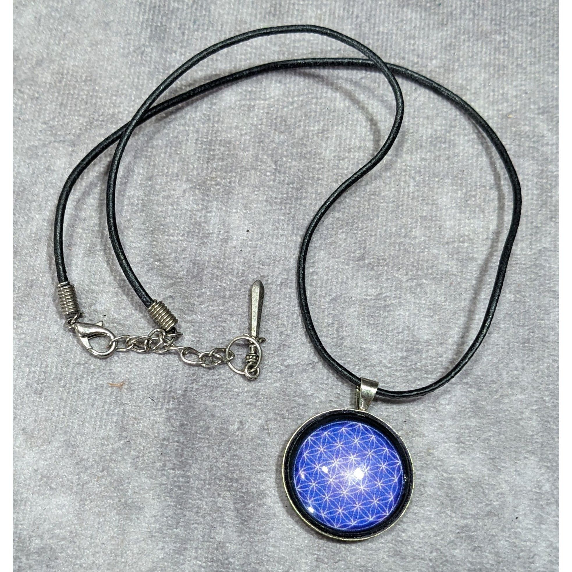 Other Blue And White Geometric Cabochon Pendant Necklace Size ONE SIZE - 6 Thumbnail