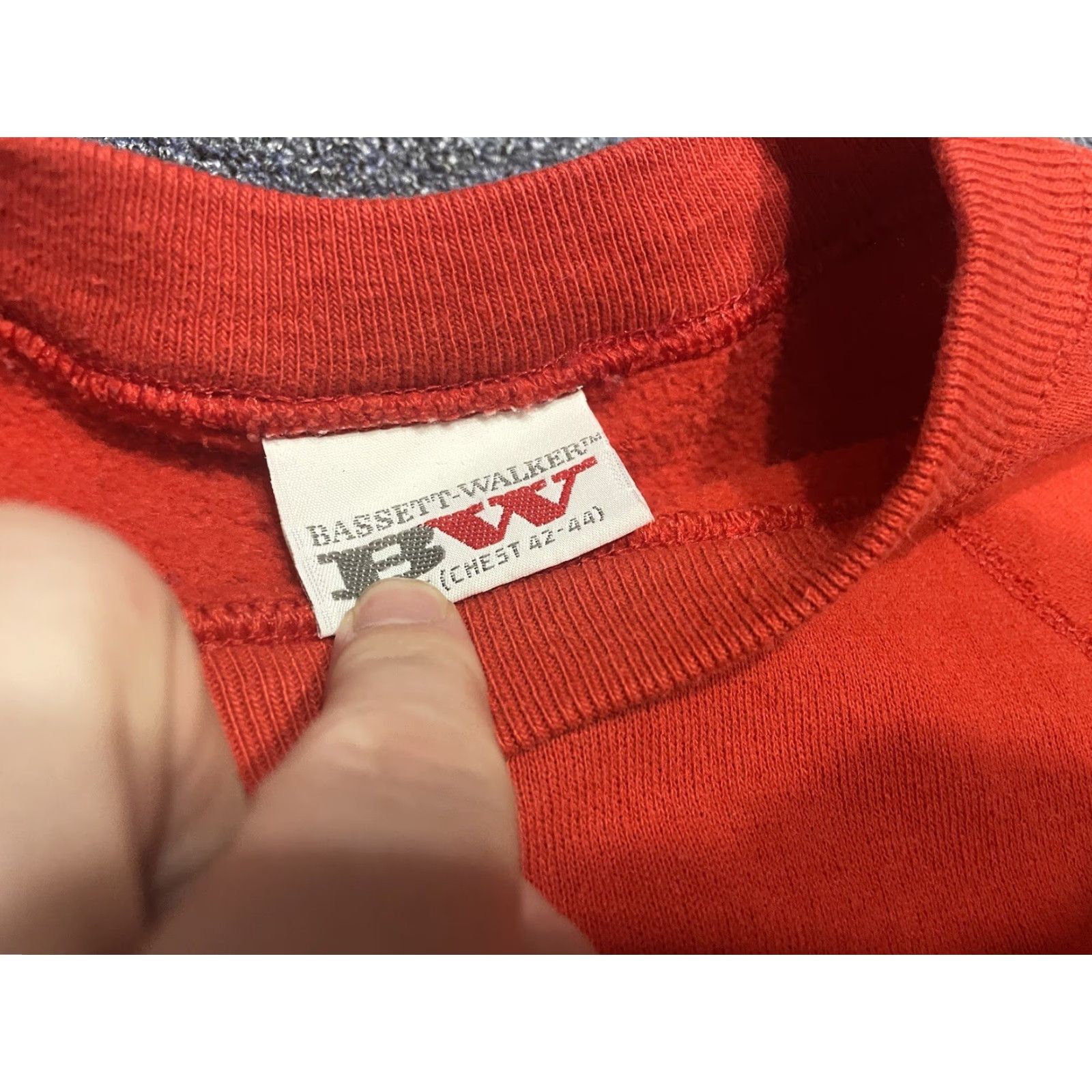 Hanes VINTAGE Hanes Sweatshirt Raglan Distressed Cotton Blend Red M Unisex Adults Long Sleeve Pullover Size M Womens Men Boys Girls Size US M / EU 48-50 / 2 - 2 Thumbnail